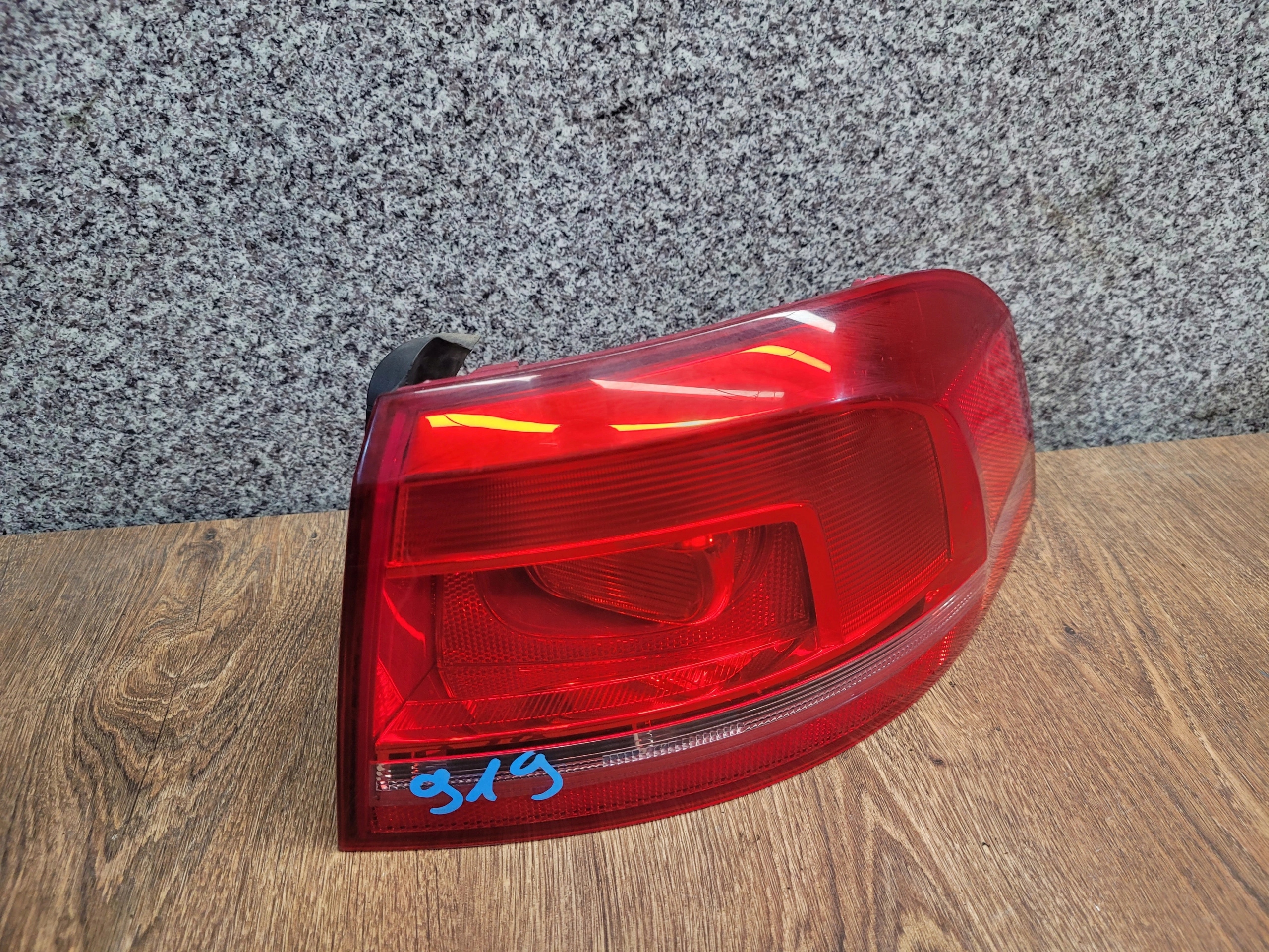 VOLKSWAGEN PASSAT B7 KOMBI PRAVÉ ZADNÉ SVETLO 3AF945096E