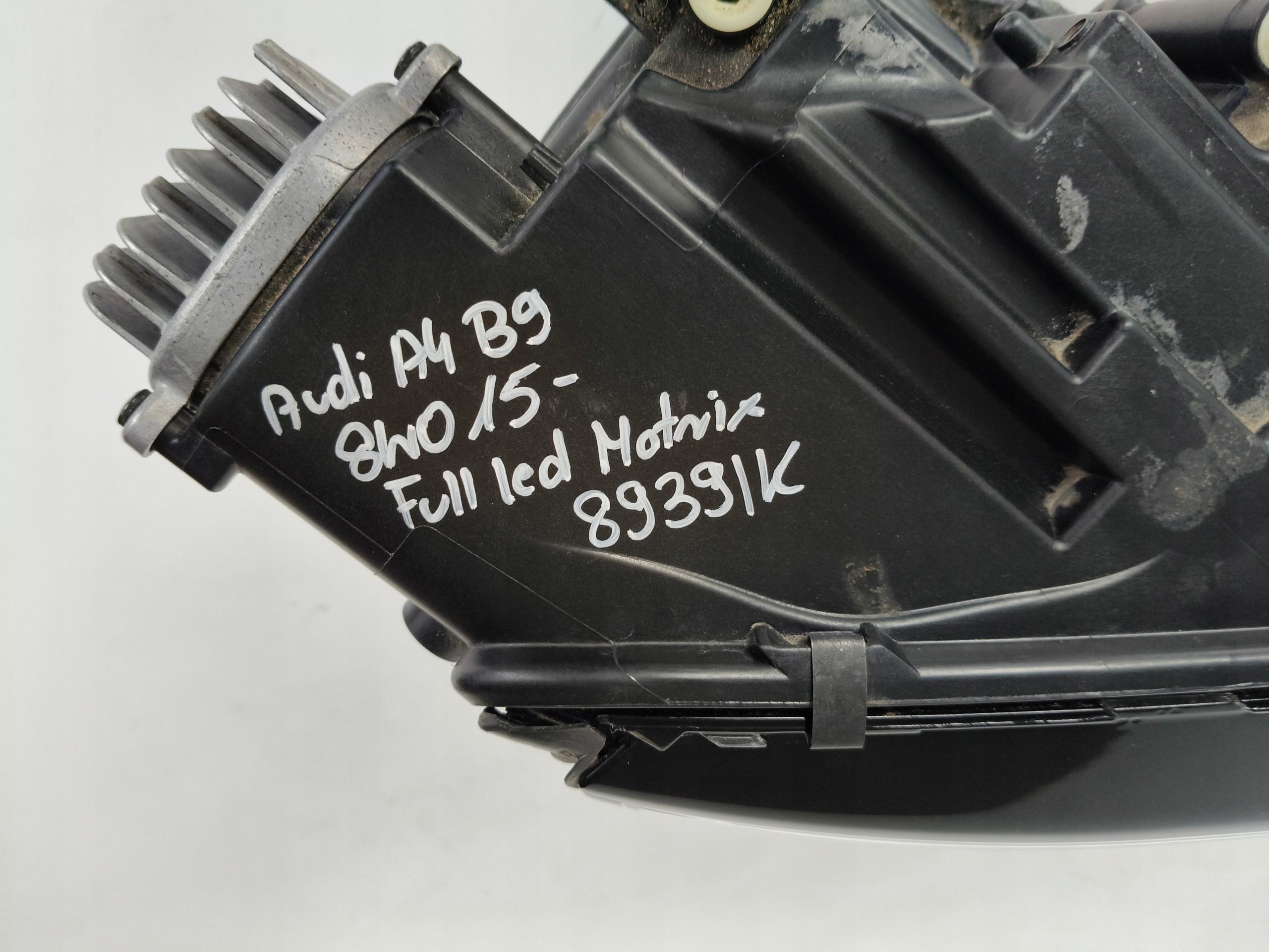 PRAVE PREDNE SVETLO AUDI A4 B9 8W 8W0 15- FULL LED MATRIX