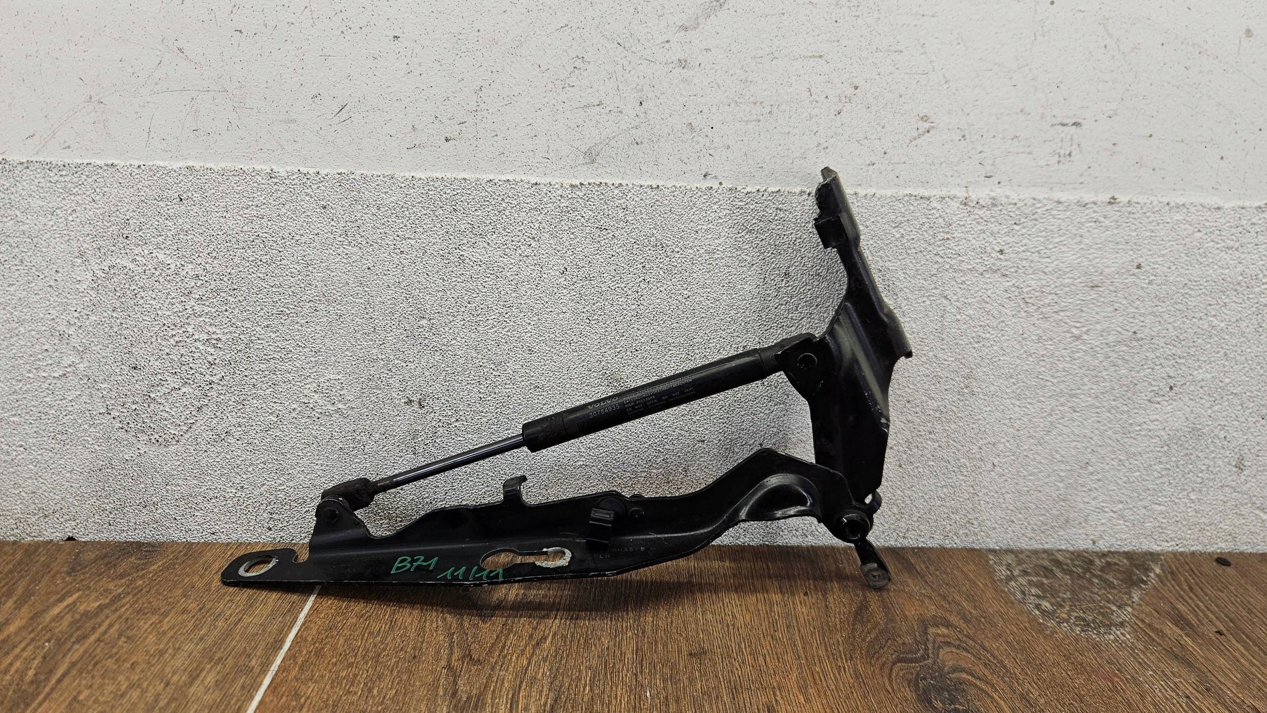Volvo XC60 30779282 LAVY PANT PREDNEJ KAPOTY