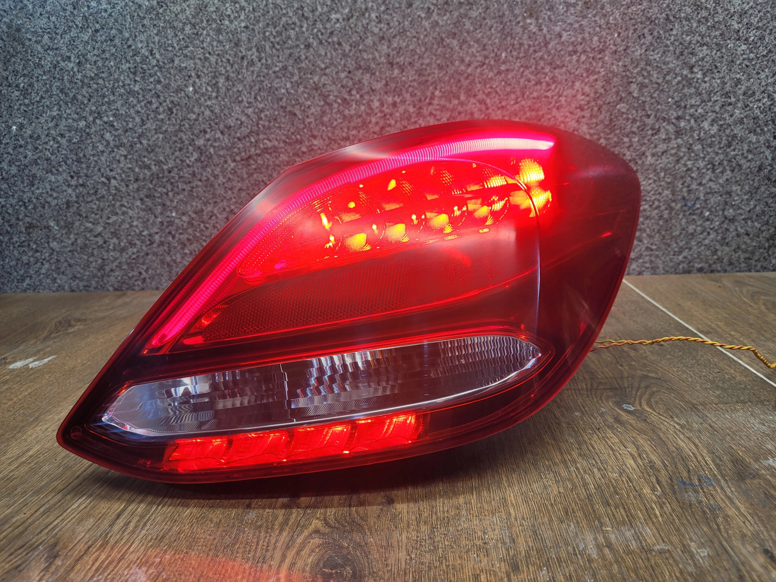 MERCEDES C 205 PRAVE ZADNE SVETLO A2059061257