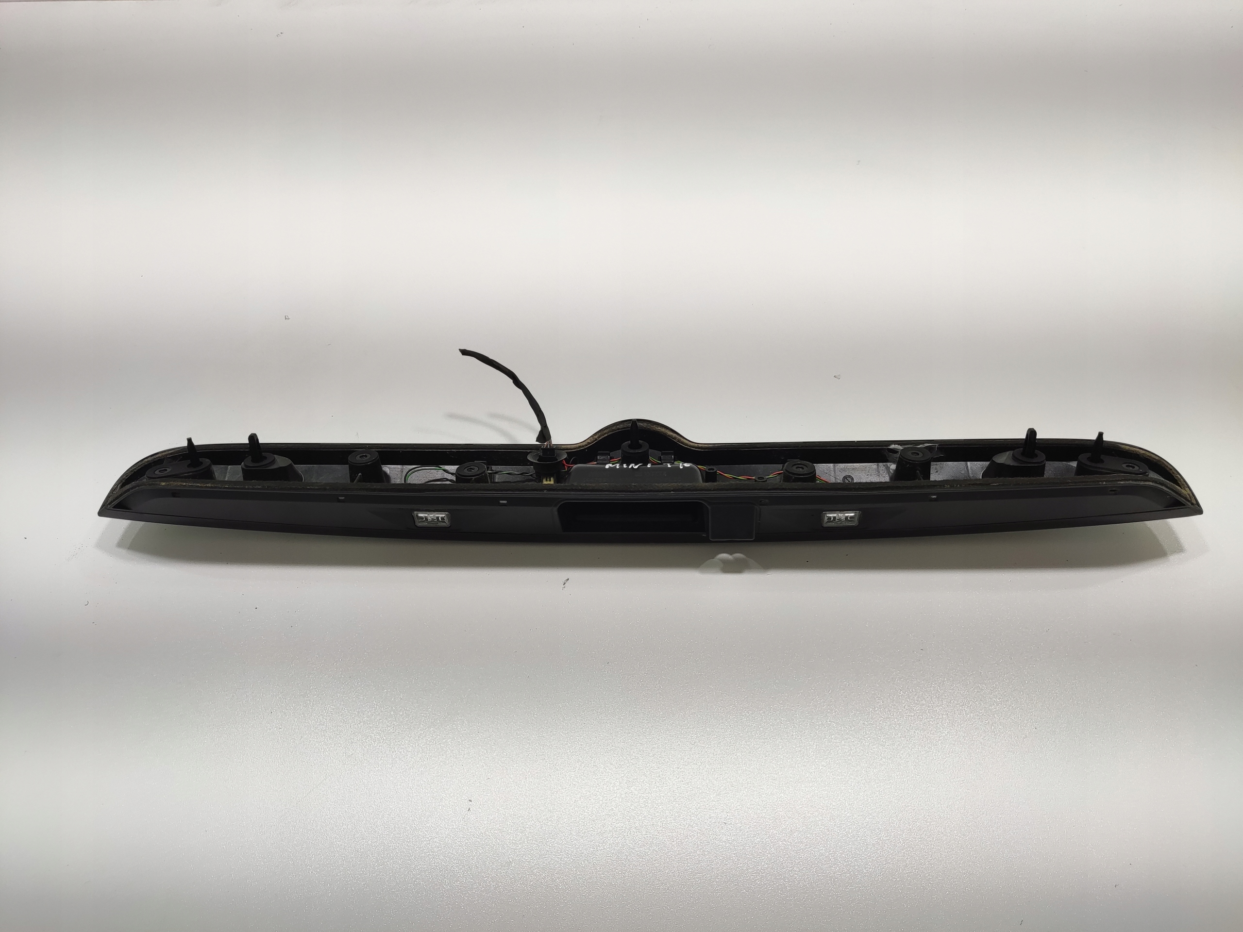BLENDA LIŠTA ZADNEJ KAPOTY PRE KAMERU MINI COUNTRYMAN F60 14476910 2016-2020