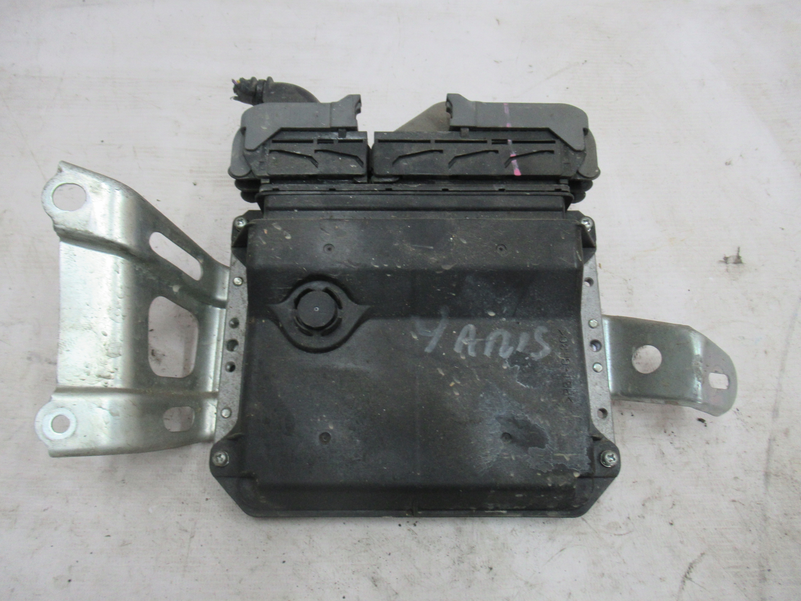 RIADIACA JEDNOTKA MOTORA YARIS II 2 1.3 VVTI