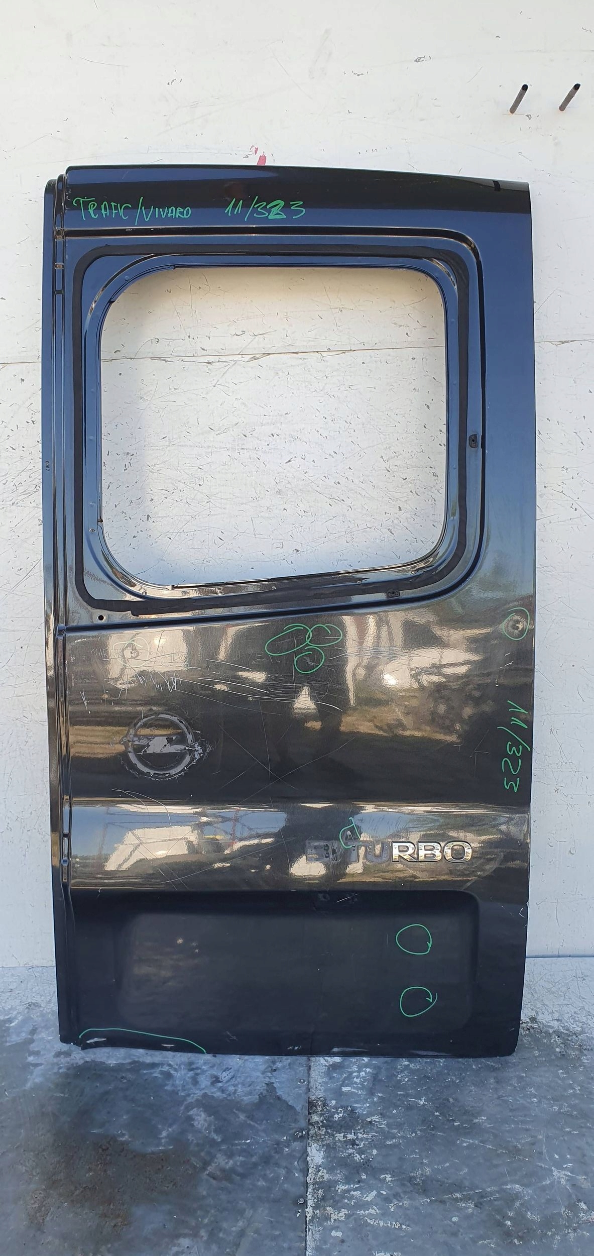 TRAFIC III VIVARO B TALENTO PRAVE ZADNE DVERE POD OKIENE