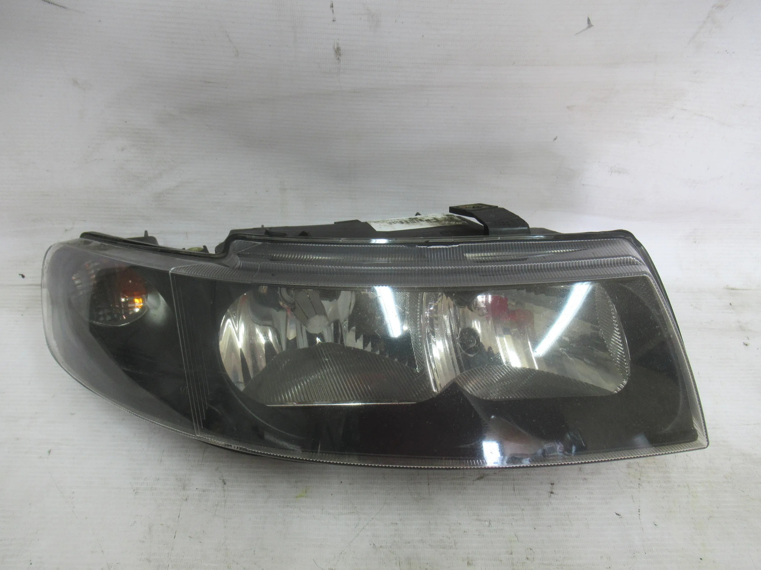 PRAVE PREDNE SVETLO SEAT LEON I
