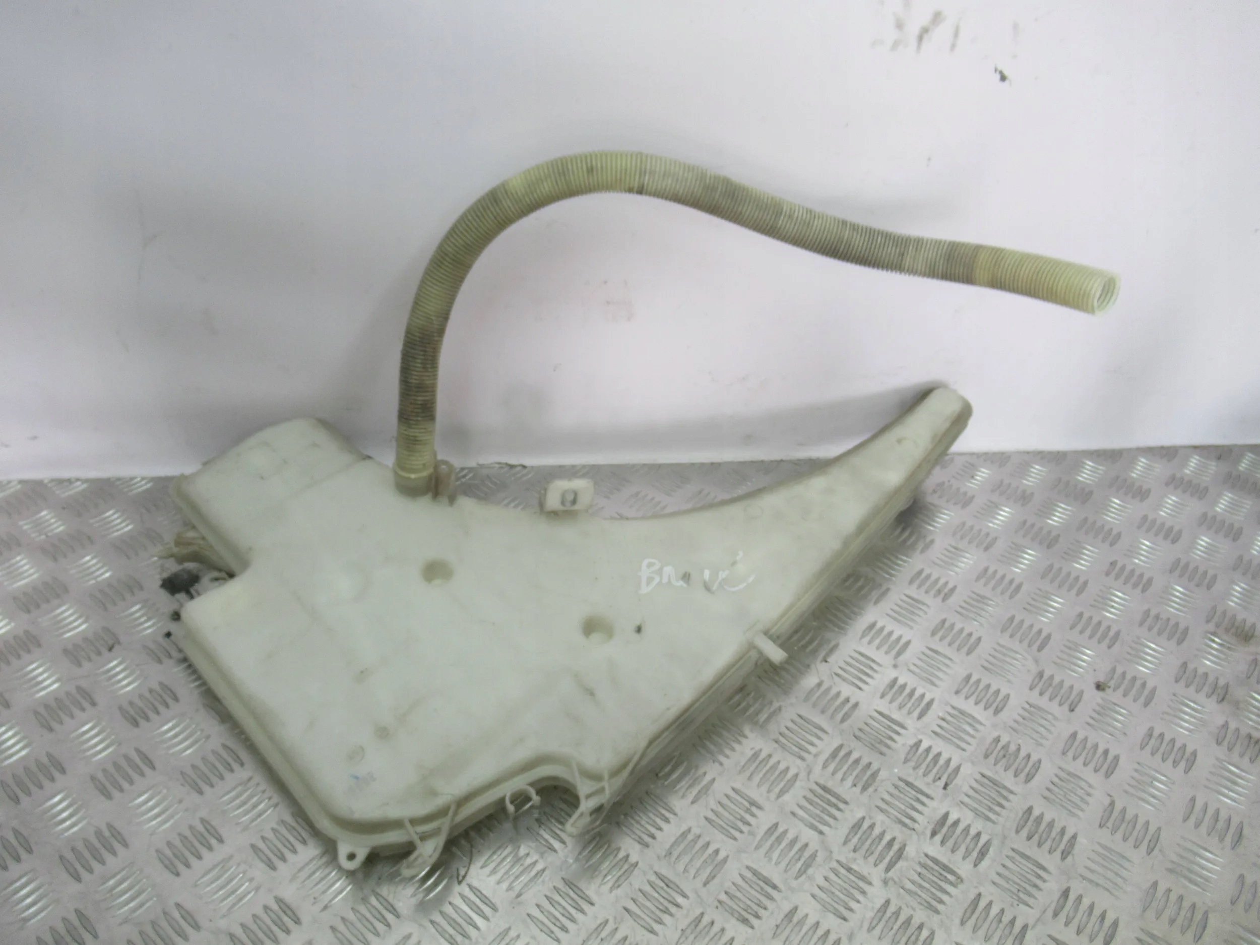 NÁDOBKA OSTREKOVAČOV BMW 3 E91