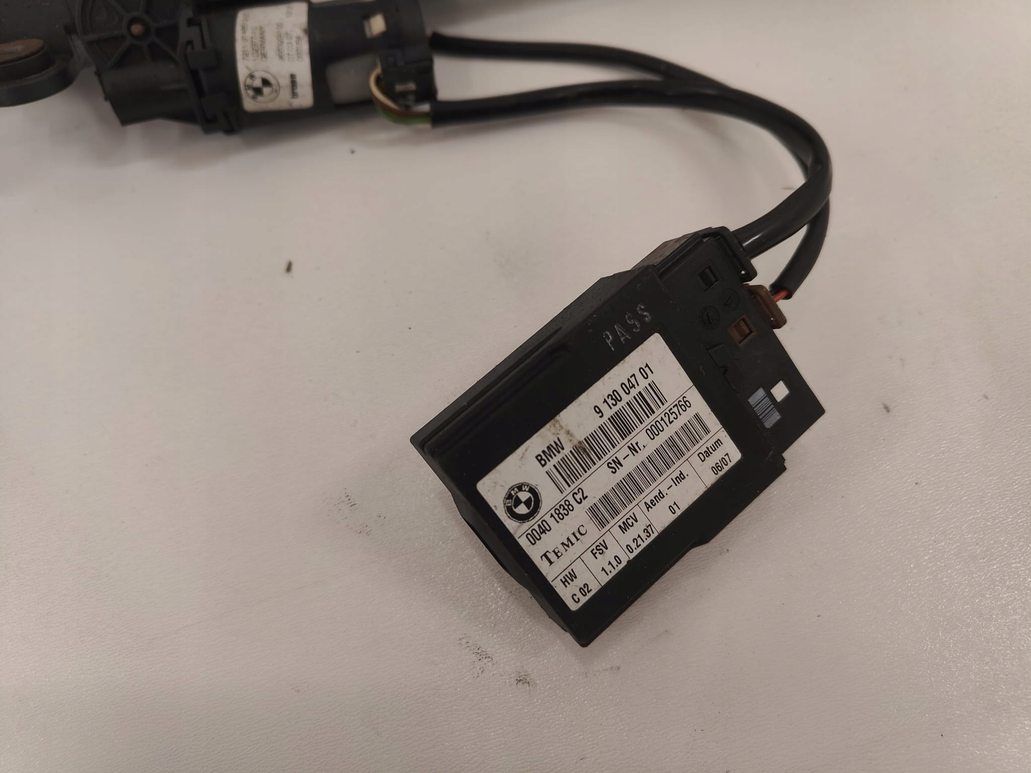 BMW e92 oe 72119148512 PODÁVAČ PÁSU PRAVÝ PREDNÝ