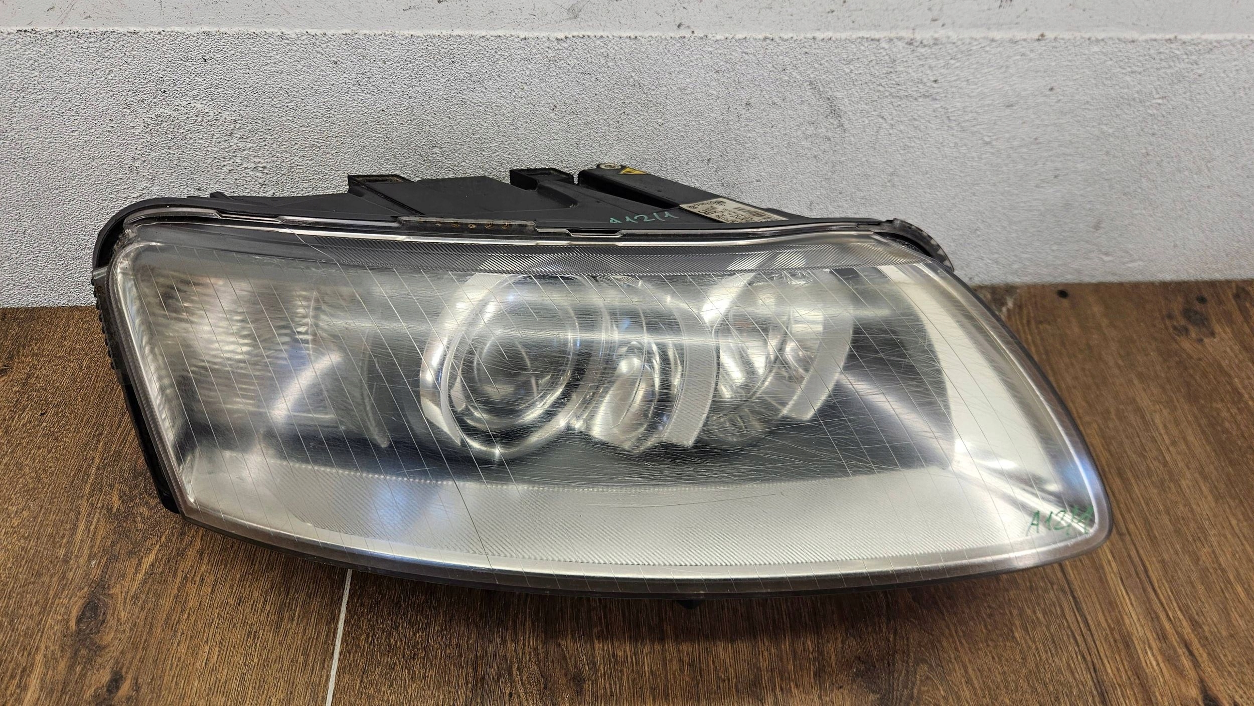 Audi A6 C6 4F 4f0941004 XENON NATACACI PREDNE SVETLO PRAVE ANGLICKA VERZIA