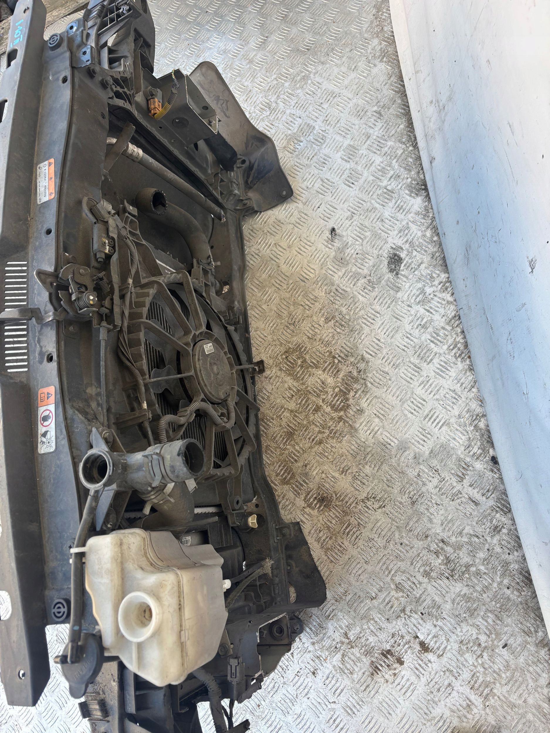 PREDNE CELO VYSTUHA CHLADICE HYUNDAI I10 II 1.0 13-