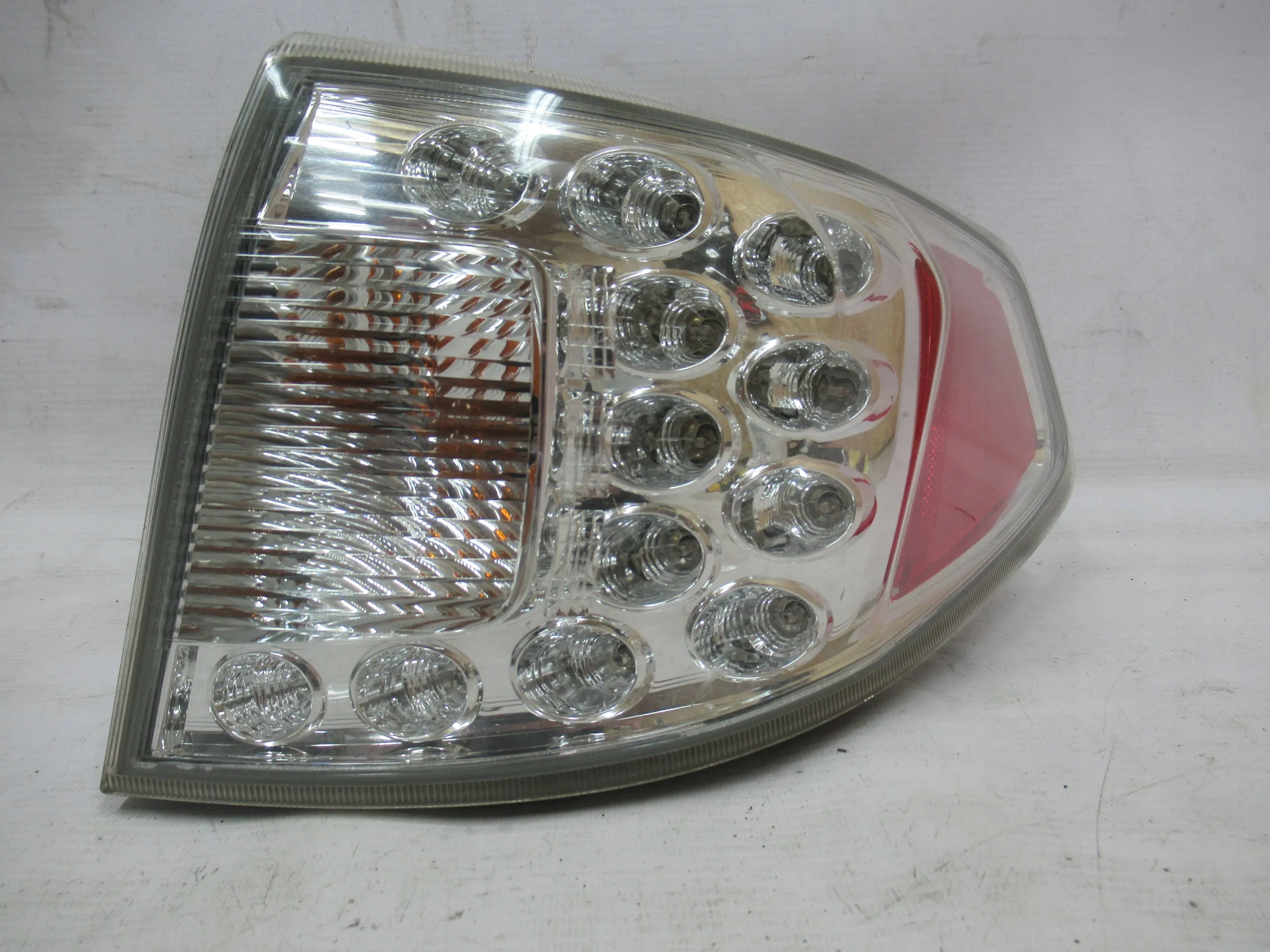 PRAVE ZADNE SVETLO SUBARU IMPREZA III