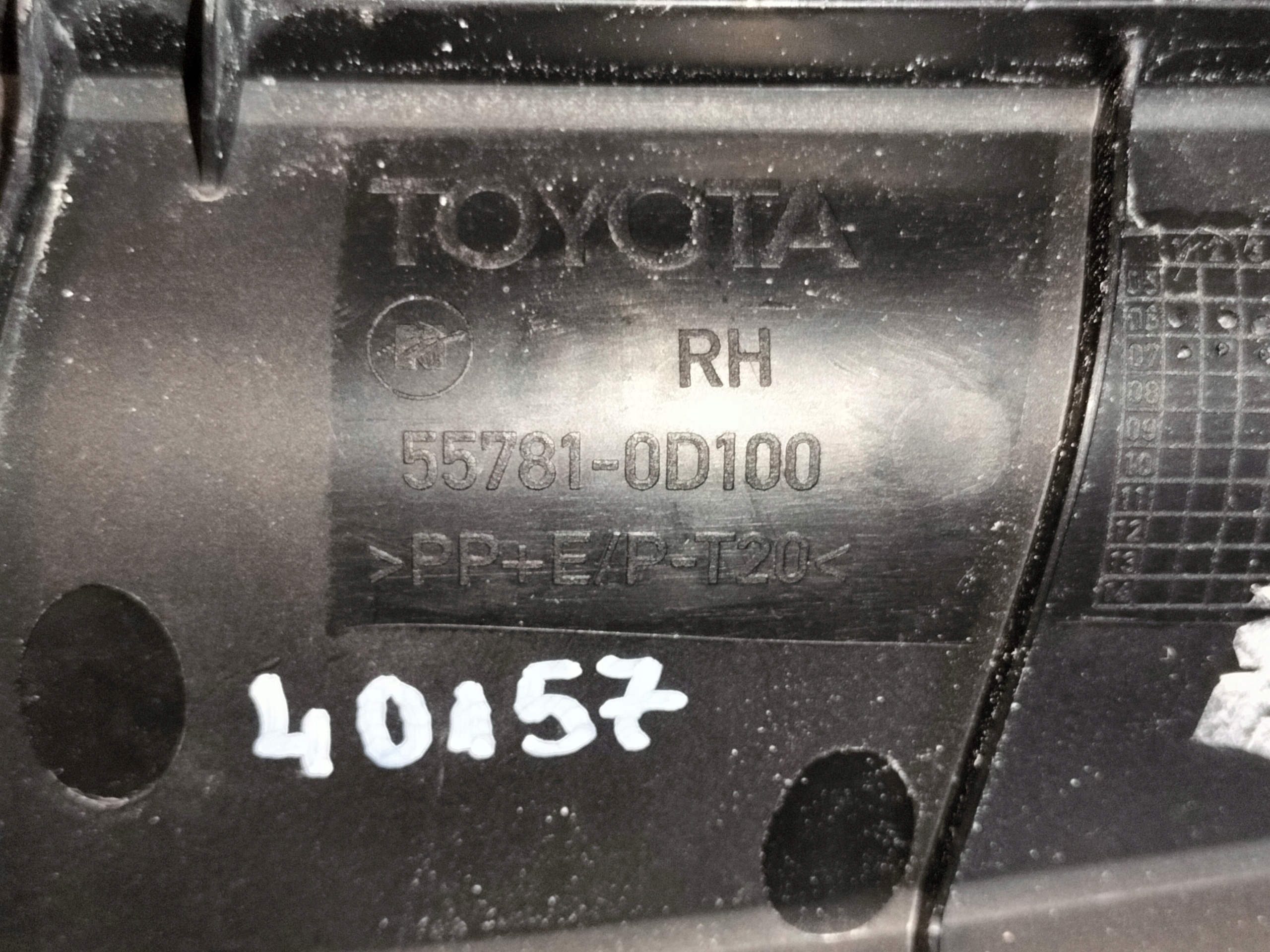 TORPEDO, PLAST POD STIERACE PRAVÉ TOYOTA YARIS II 06-