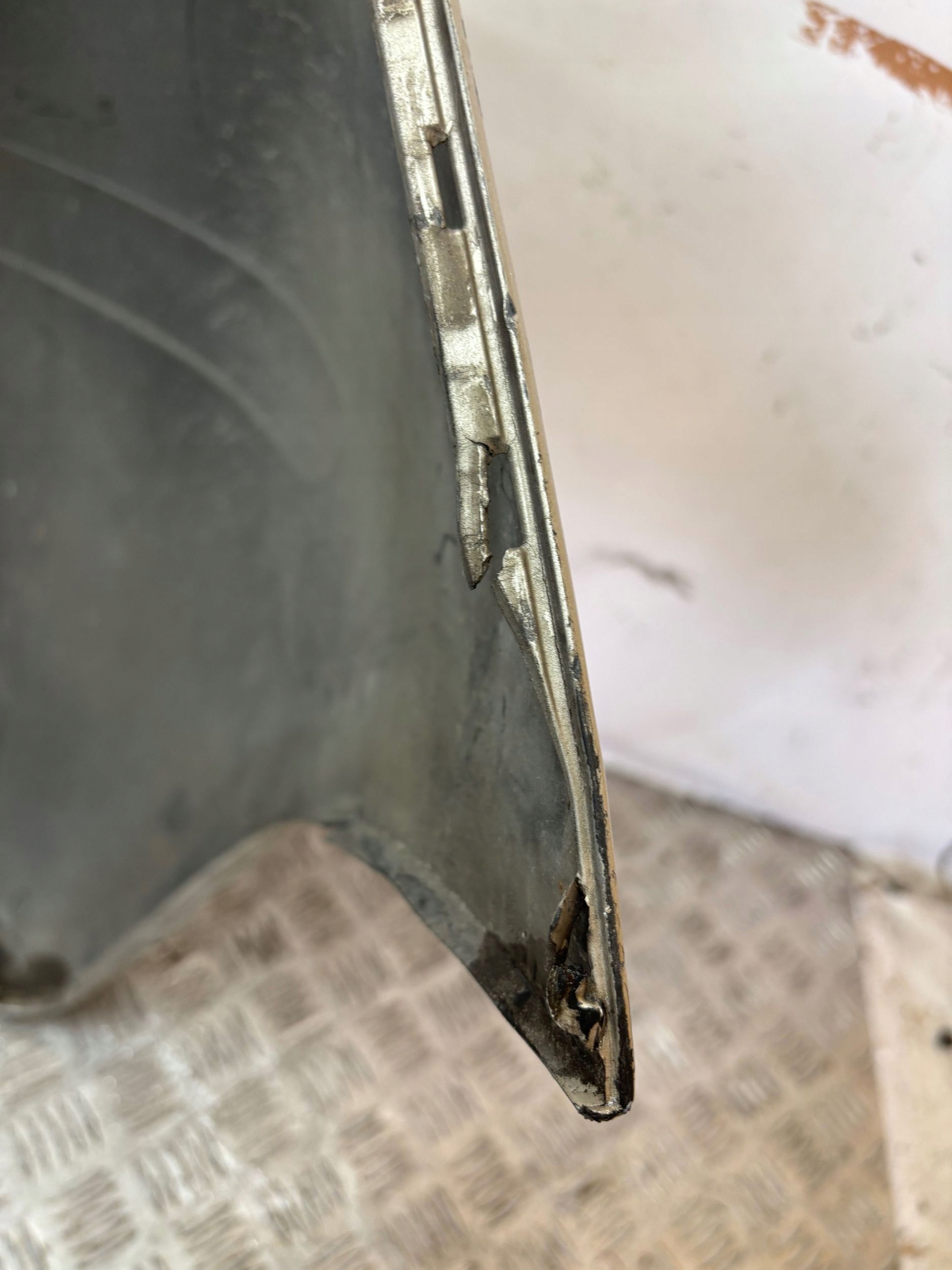 ZADNÝ NÁRAZNÍK TOYOTA YARIS II 2 LIFT 09-
