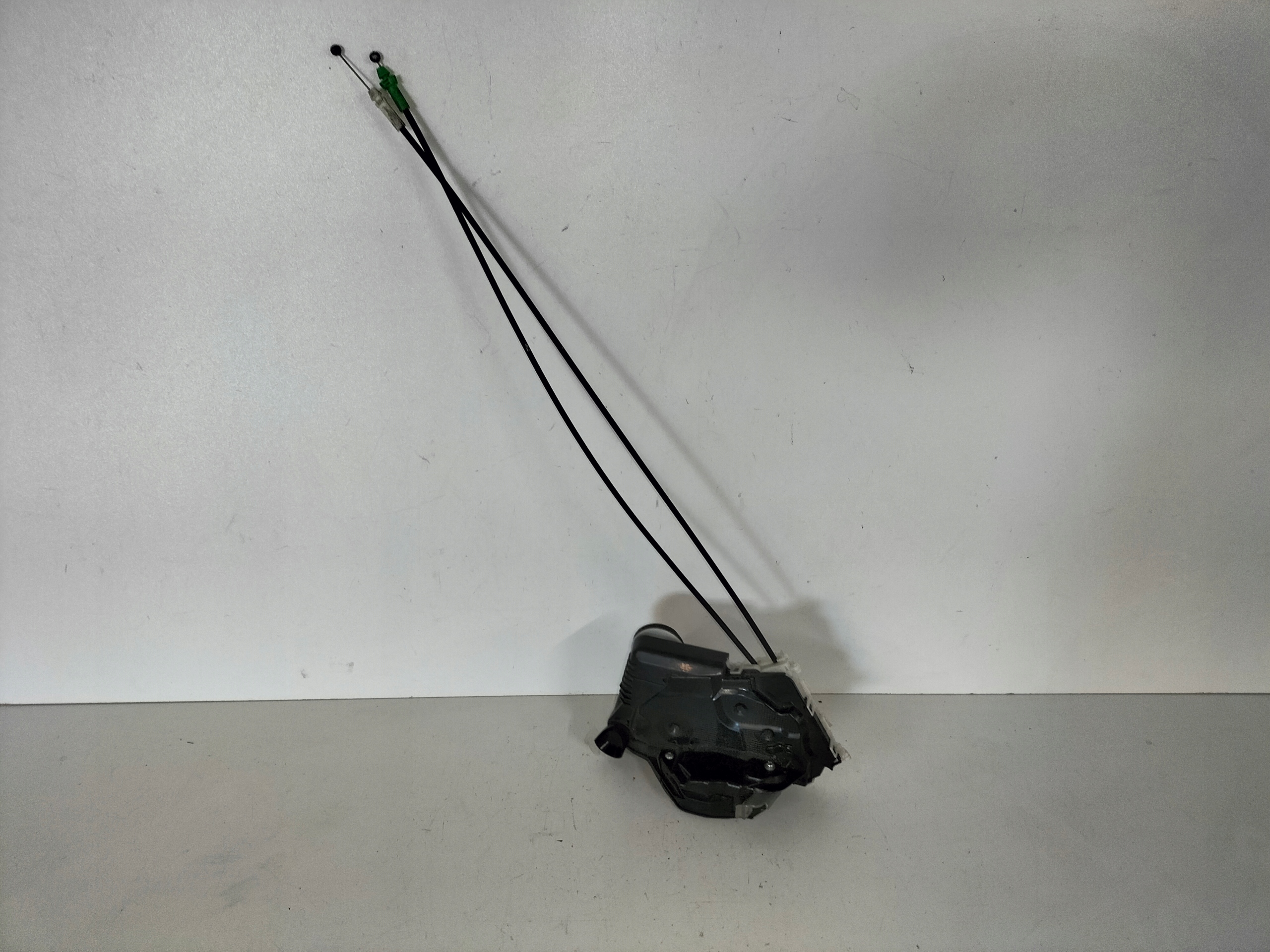 ZÁMOK PRAVÝCH PREDNÝCH DVERÍ TOYOTA YARIS III 11-