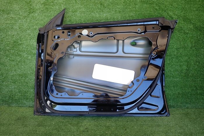 MERCEDES W118 118 CLA PRAVE PREDNE DVERE