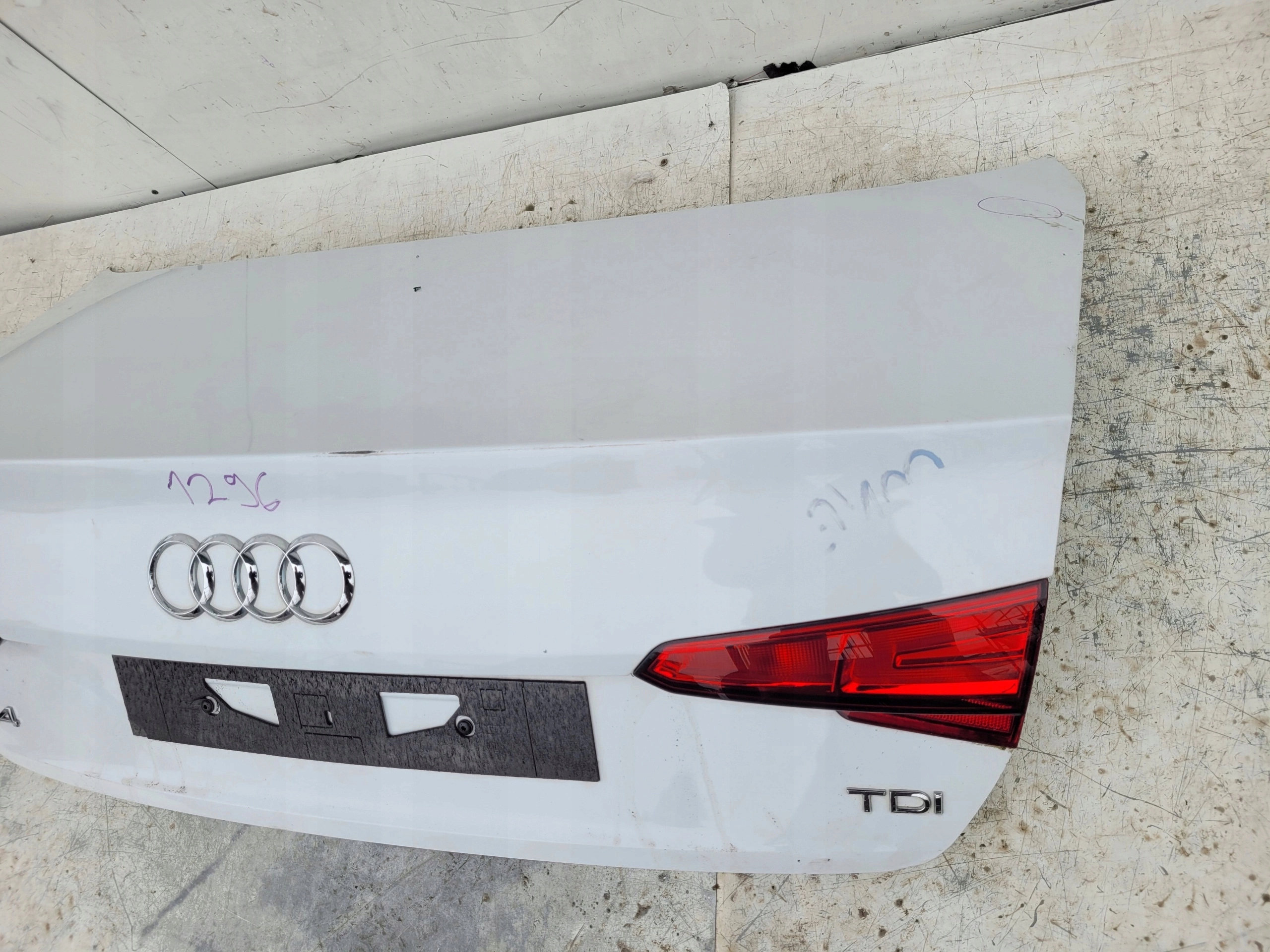 AUDI A4 B9 8W ZADNÁ KAPOTA SEDAN