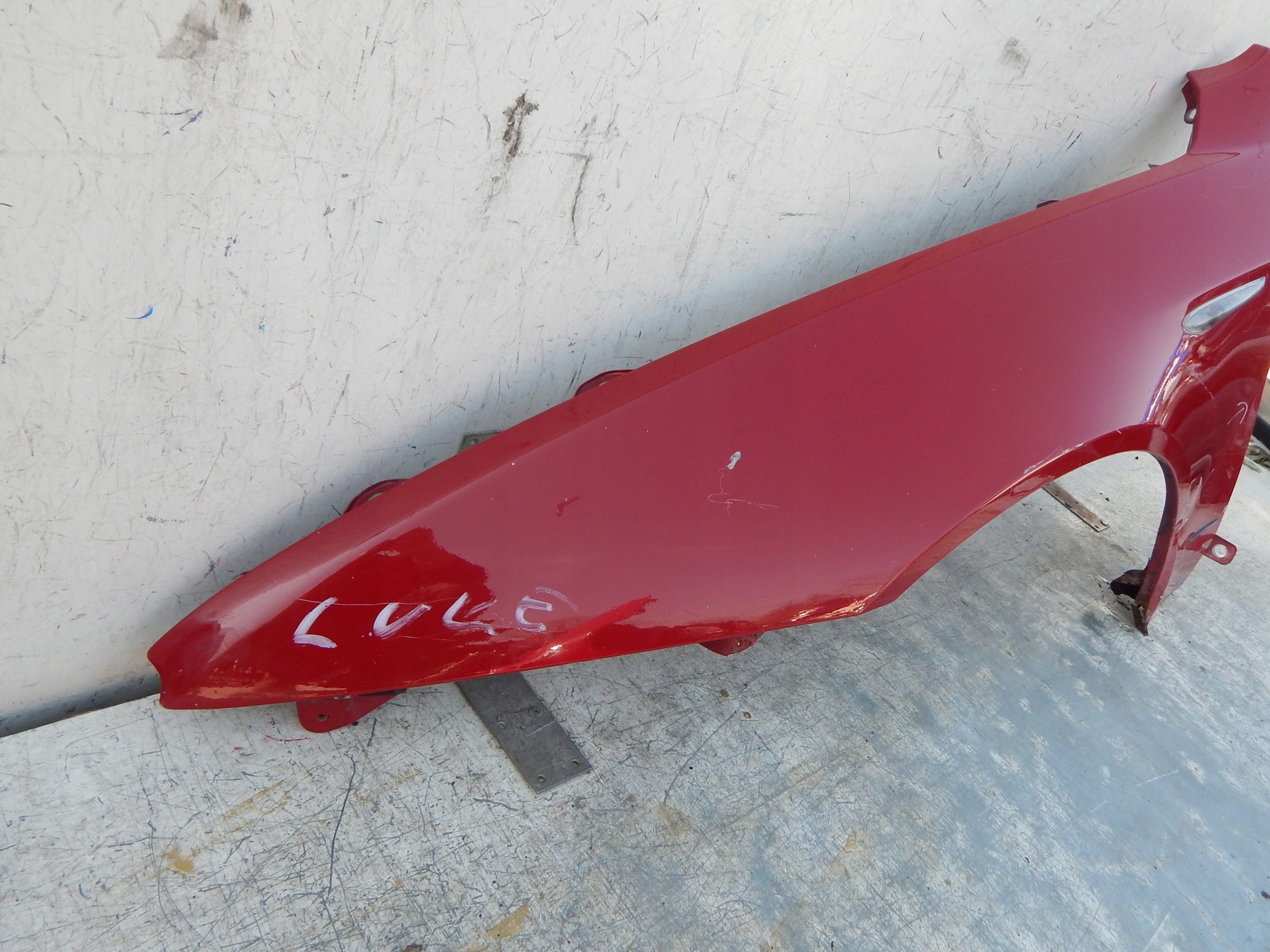 ALFA ROMEO 159 ĽAVÝ PREDNÝ BLATNÍK