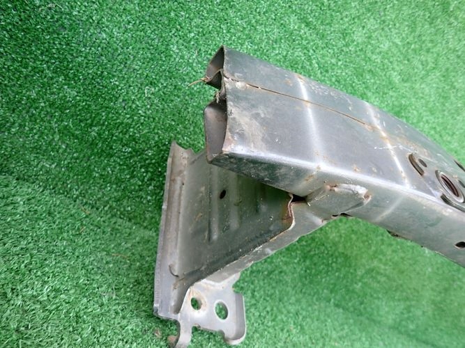 TOYOTA AURIS II 12- VYSTUHA PREDNEHO NARAZNIKA