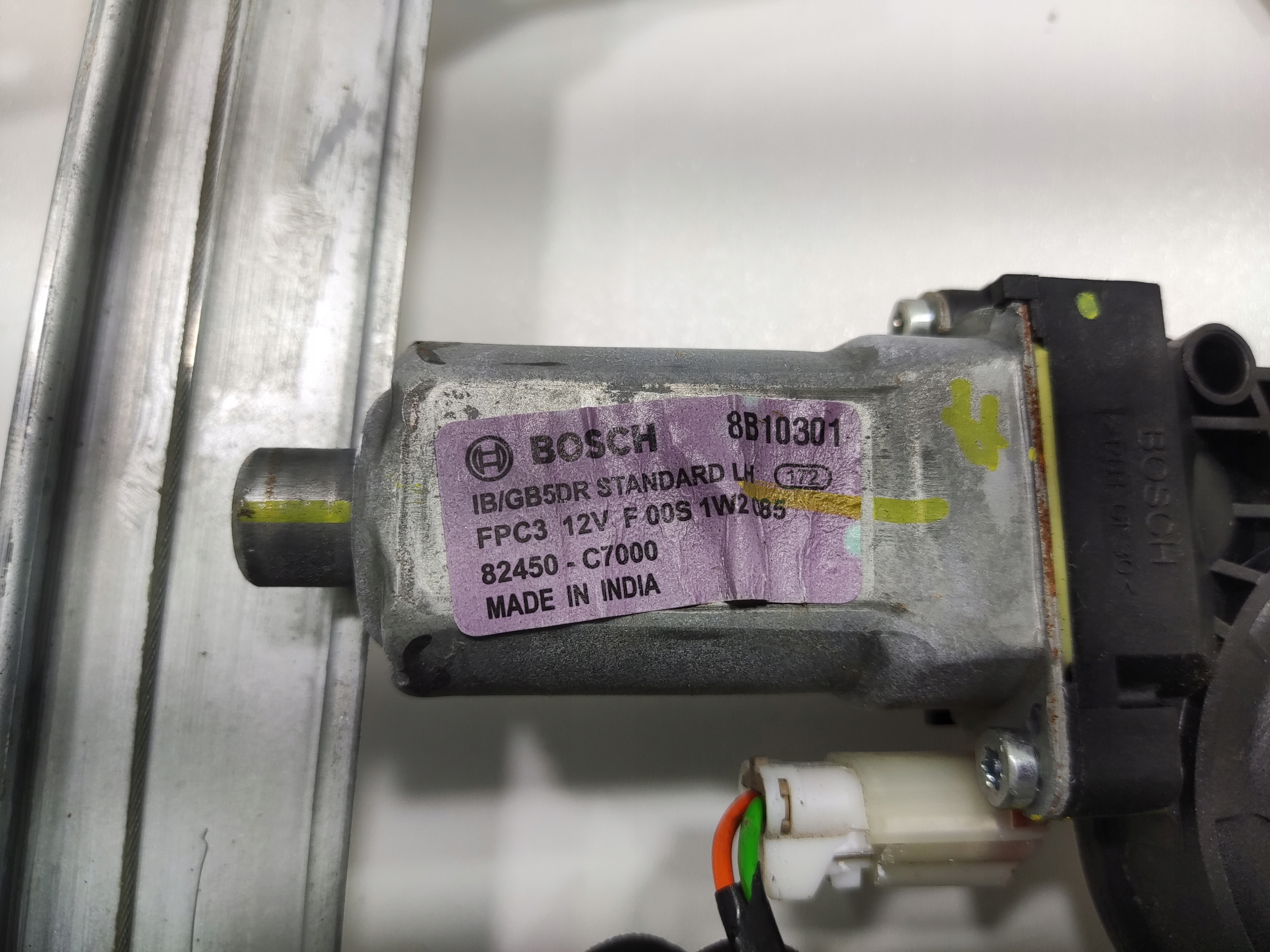 ĽAVÝ PREDNÝ MECHANIZMUS SŤAHOVANIA OKNA HYUNDAI I20 II 82401-C7010 14-