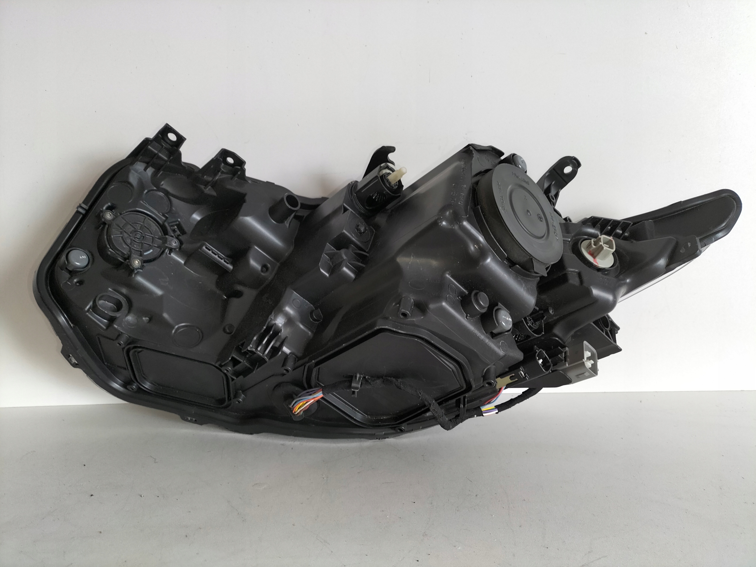 PRAVE PREDNE SVETLO TOYOTA AURIS II LIFT 15- FULL LED
