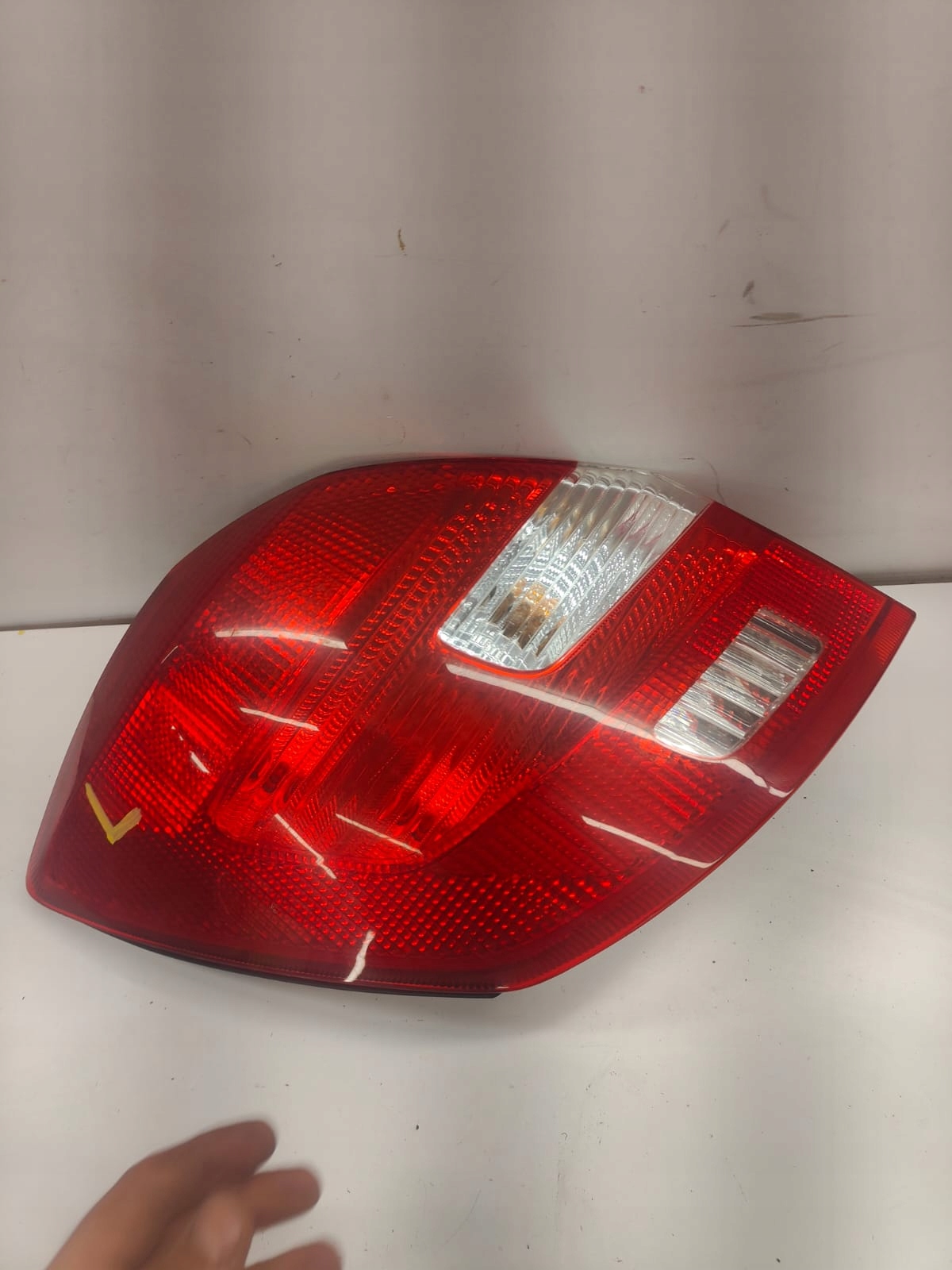 Skoda fabia II kombi LAVE ZADNE SVETLO 5j6945095 VERZIA uk