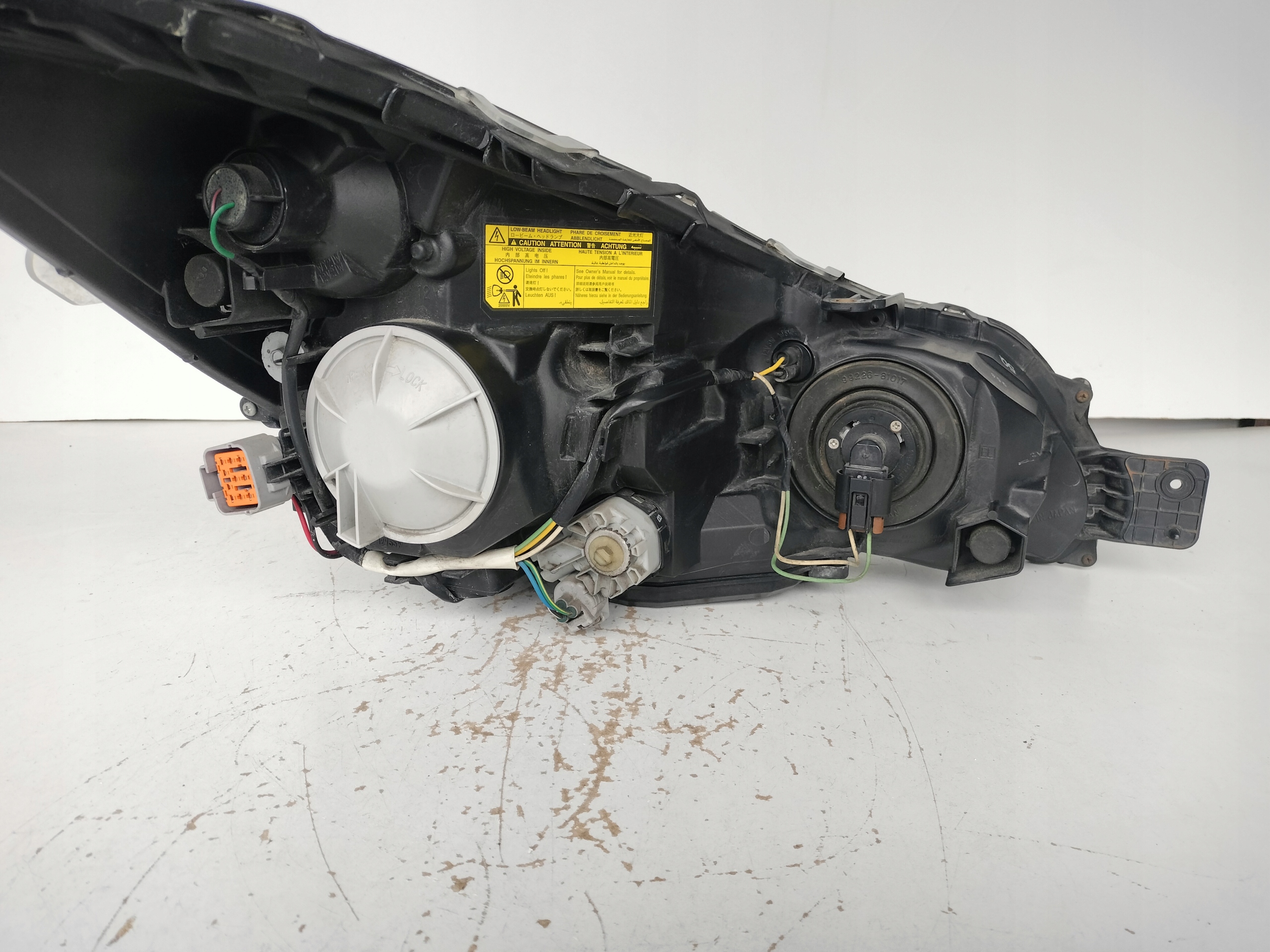 LAVE PREDNE SVETLO SUBARU OUTBACK 09- XENON ČIERNE