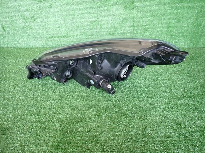 TOYOTA YARIS III 14-17 PRAVE PREDNE SVETLO