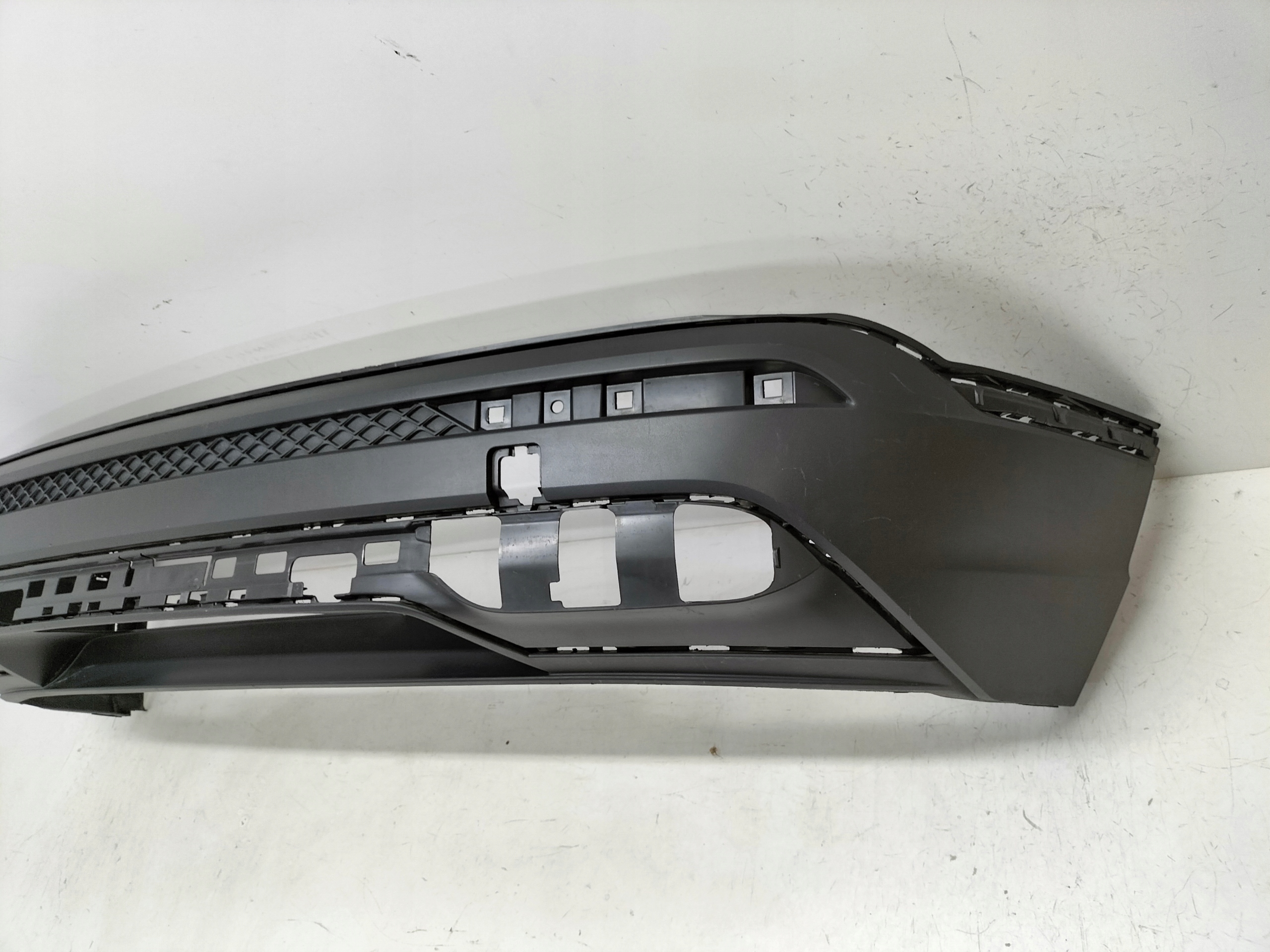 ZADNÝ NÁRAZNÍK SEAT TARRACO 18-