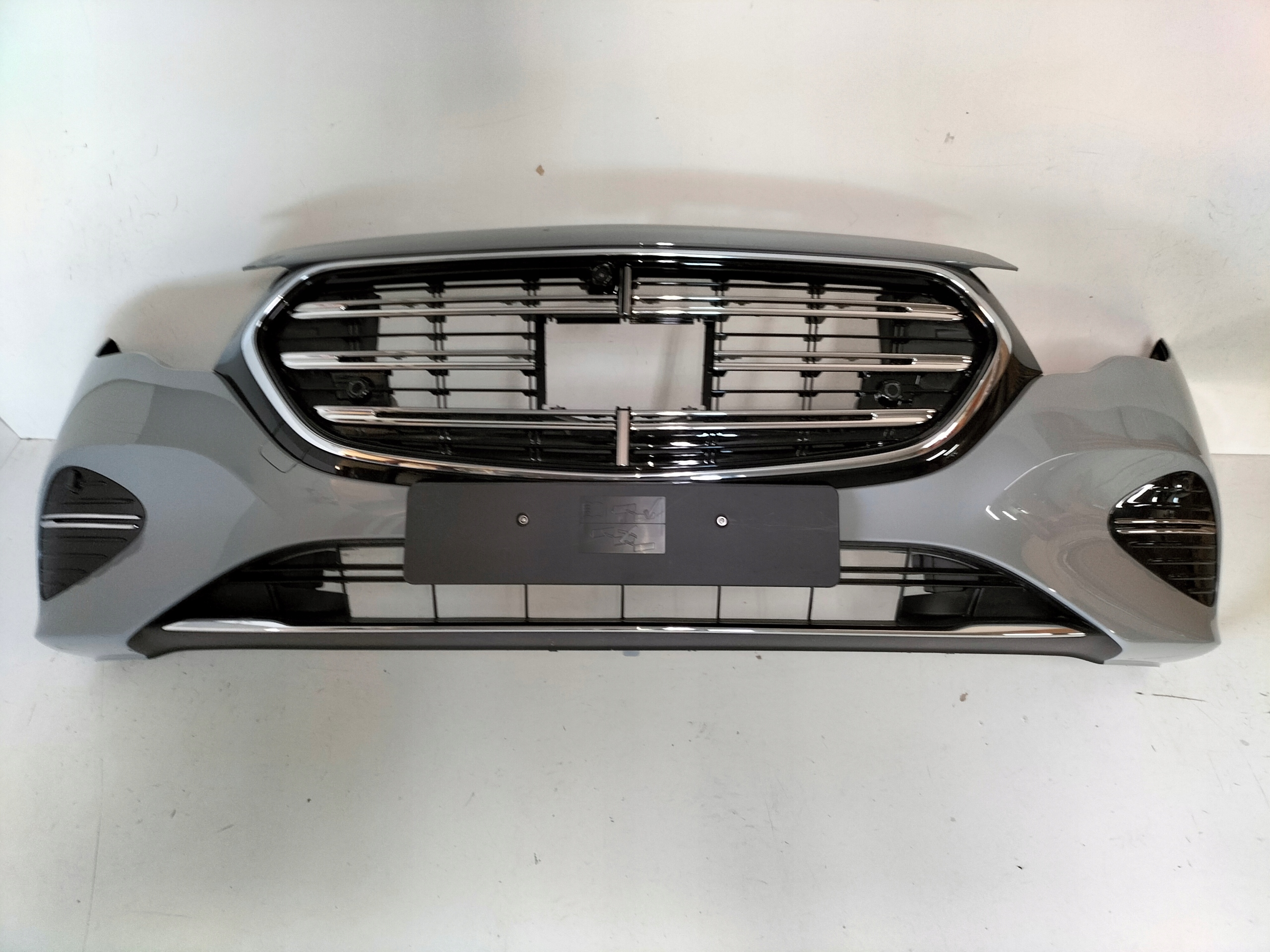 PREDNÝ NÁRAZNÍK MERCEDES E KLASA W214 22-
