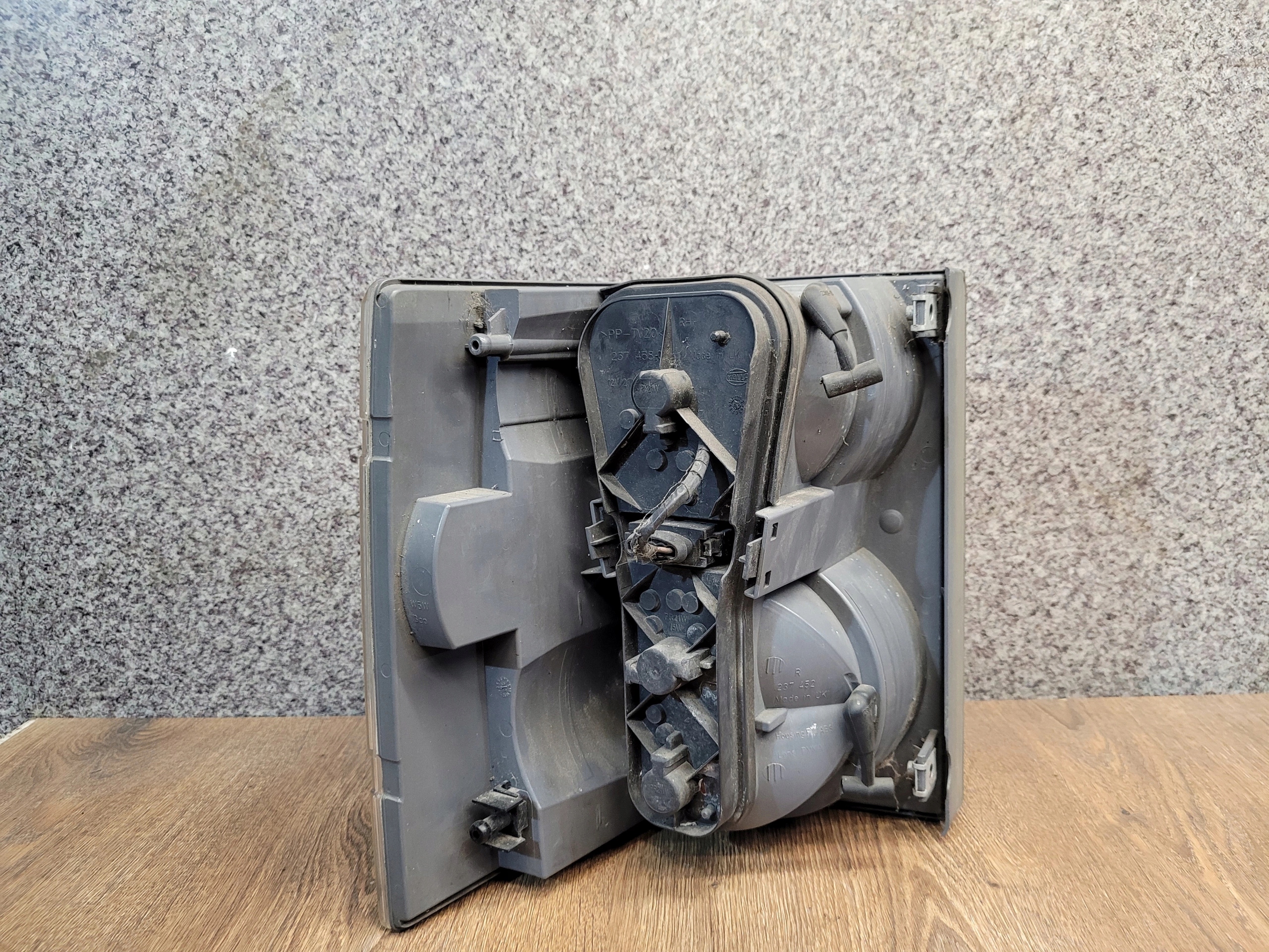 LAND ROVER RANGE ROVER L322 PRAVE ZADNE SVETLO XFB500321