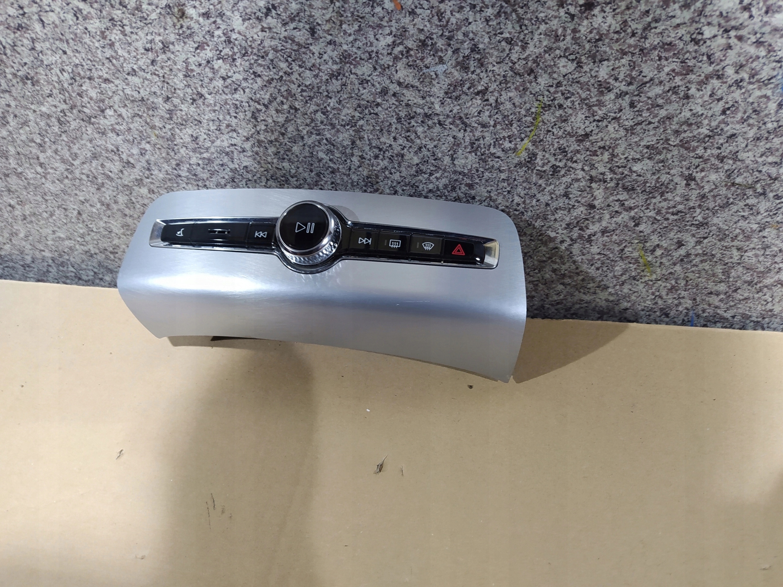 VOLVO XC90 2 II OVLADACI AUTORADIO P31346790