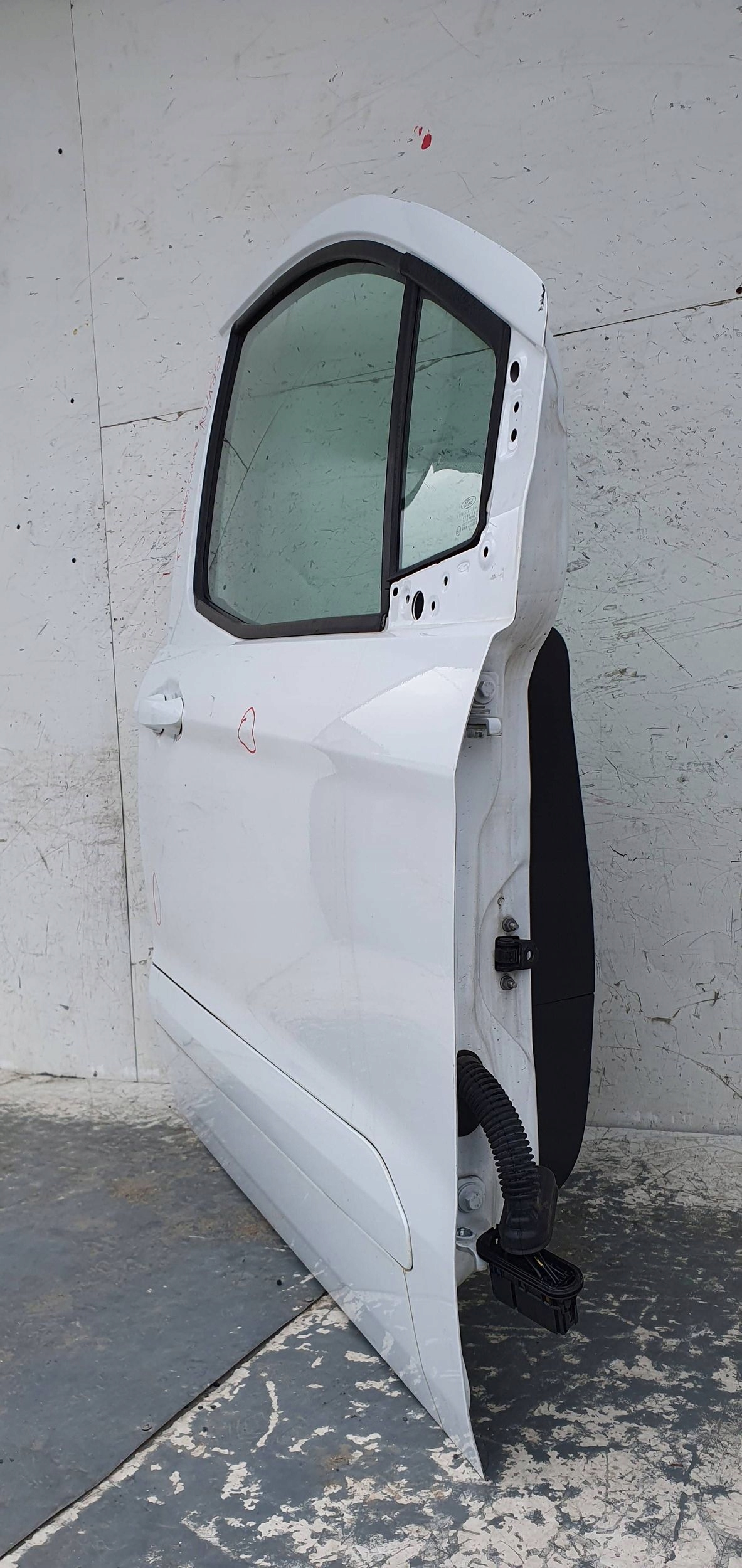 Ford Transit Courier mk2 PRAVÉ PREDNÉ DVERE