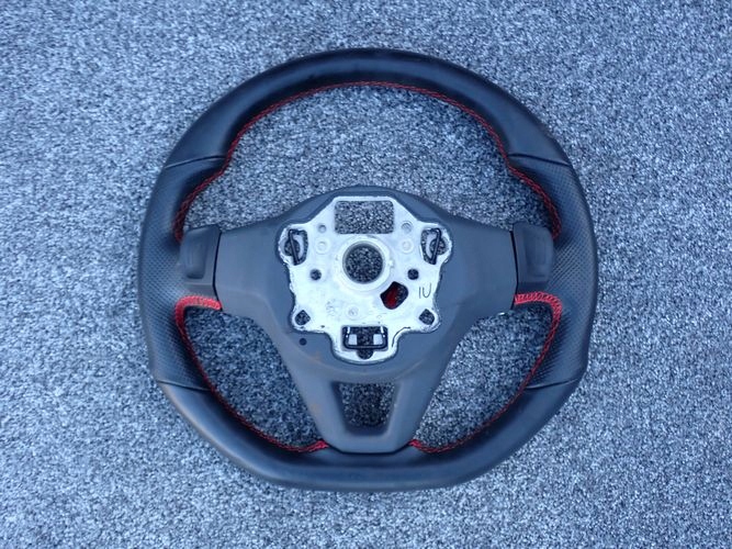 VW GOLF VIII R-LINE VOLANT