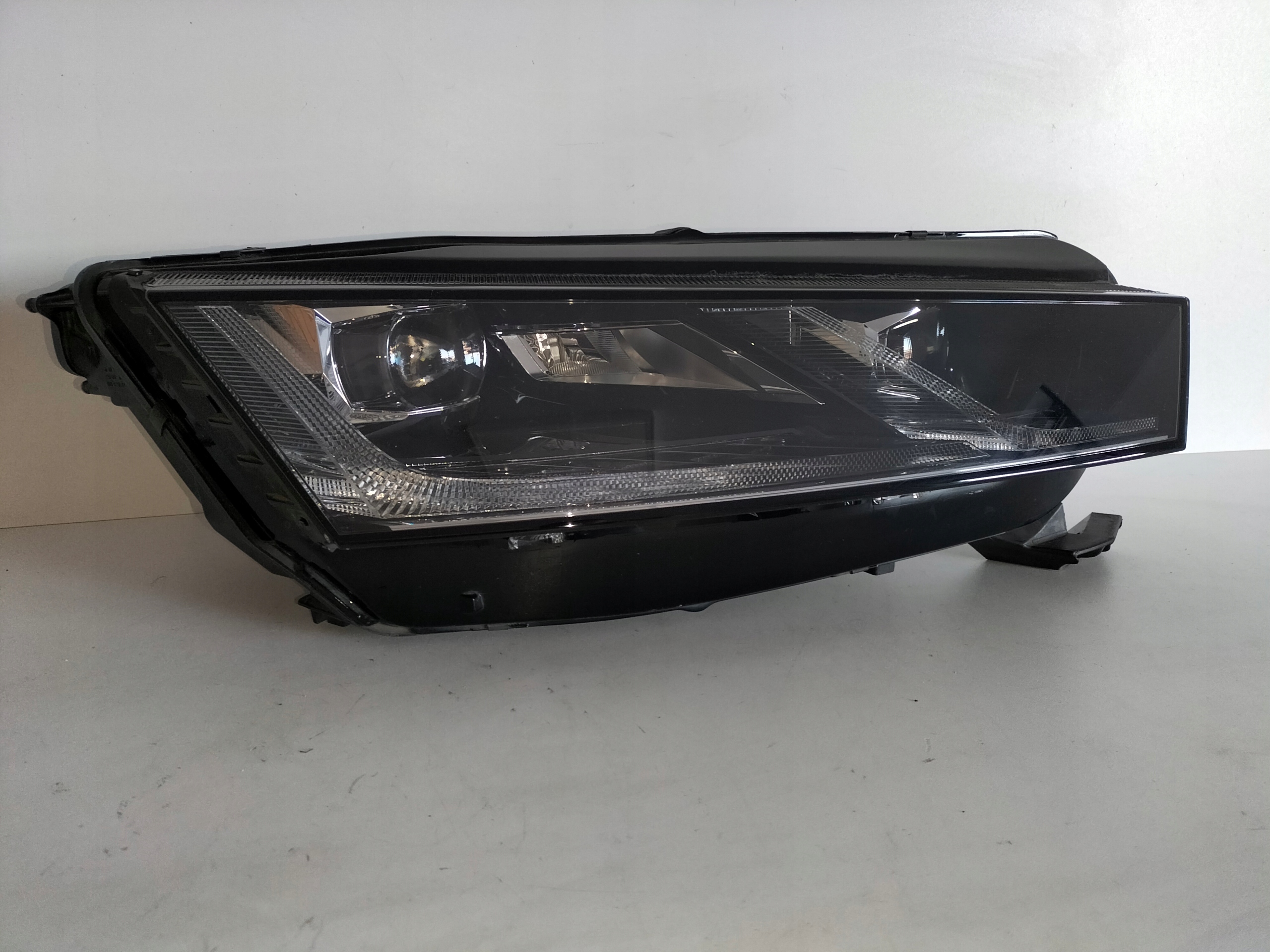 PRAVE PREDNE SVETLO SKODA OCTAVIA 4 IV 19- FULL LED