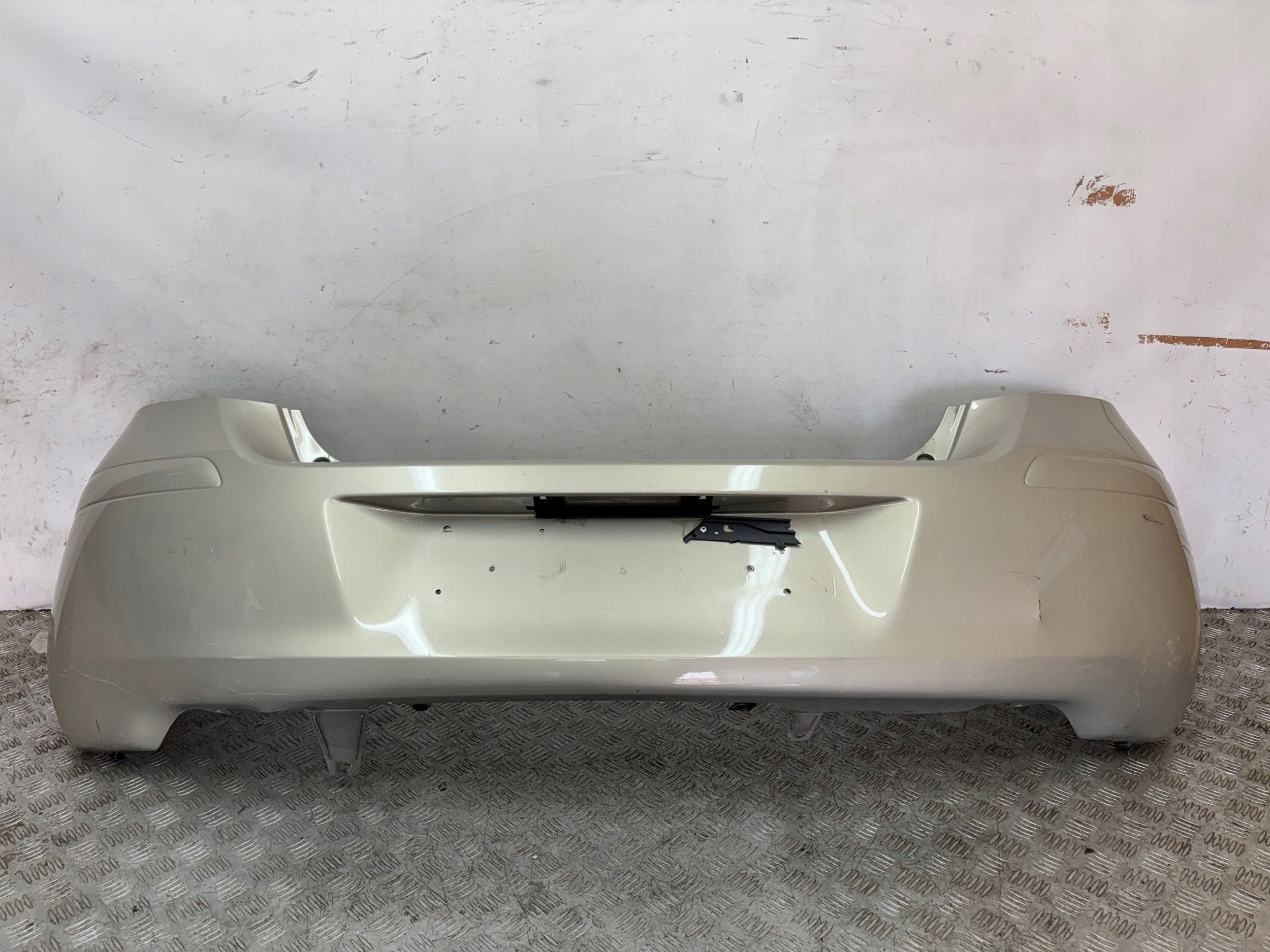ZADNÝ NÁRAZNÍK TOYOTA YARIS II 2 LIFT 09-