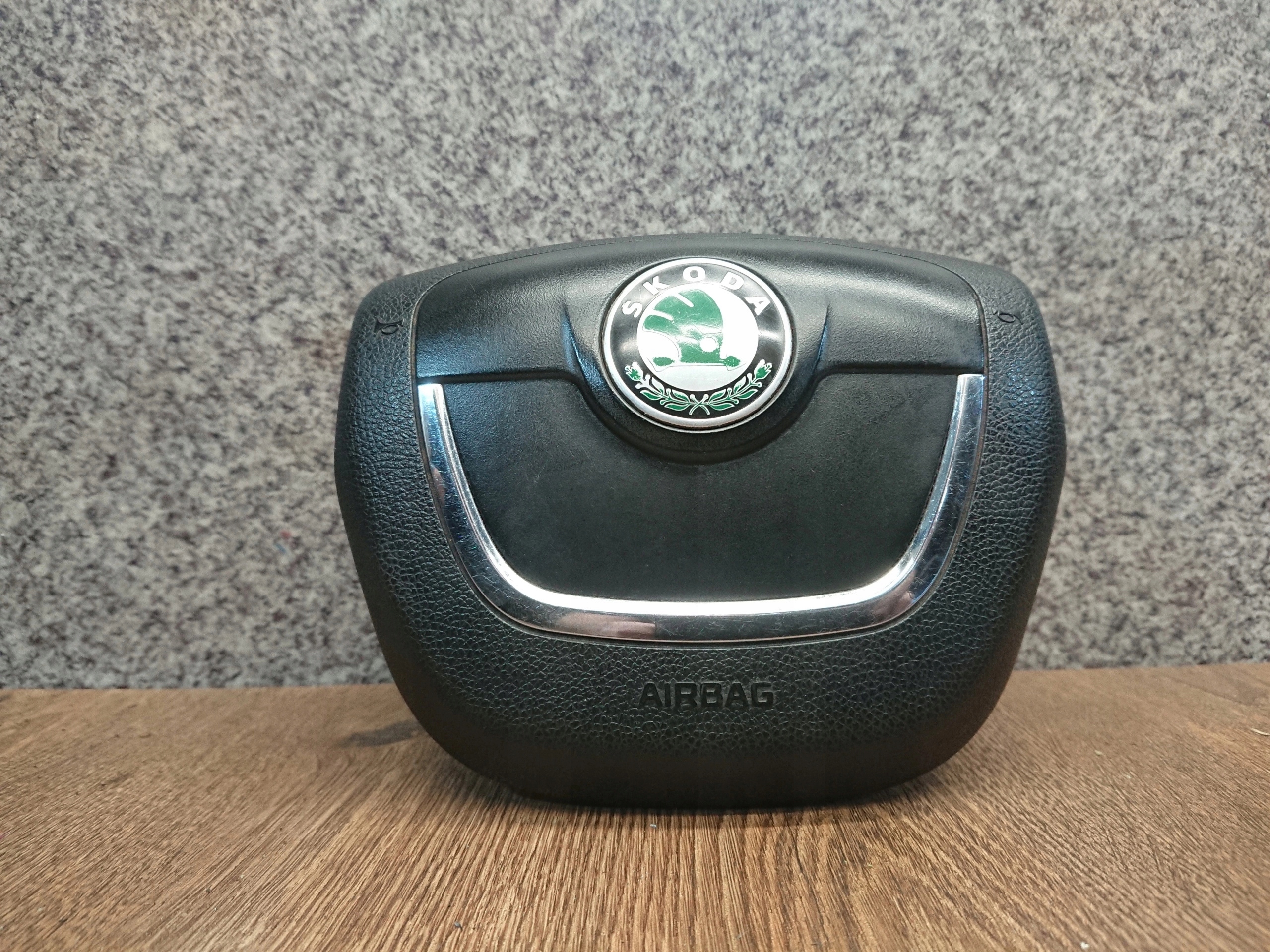 SKODA OCTAVIA 2 LIFT VOLANTOVY AIRBAG 1Z0880201AH