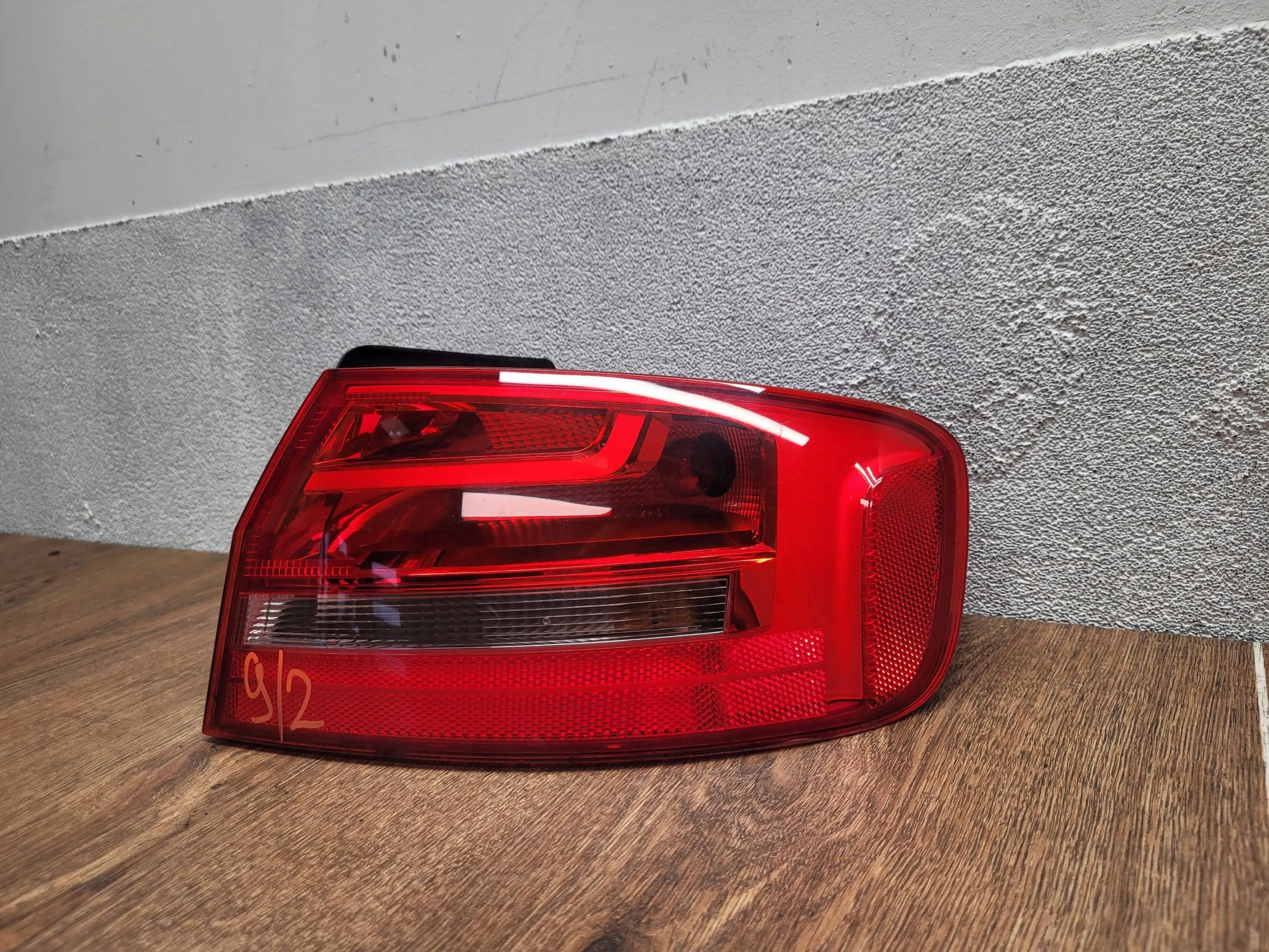 Audi A4 B8 8K lift SEDAN 8K5945096AA PRAVÉ ZADNÉ SVETLO