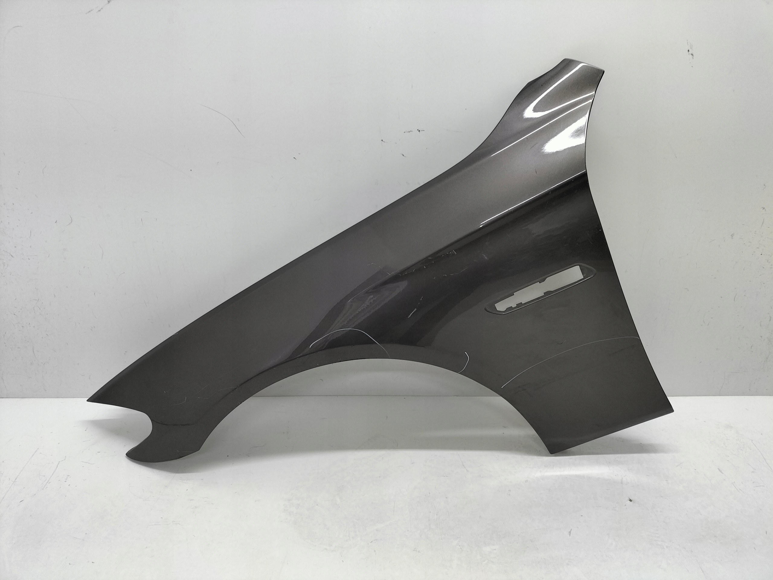 ĽAVÝ PREDNÝ BLATNÍK BMW 5 F10 F11 10-17