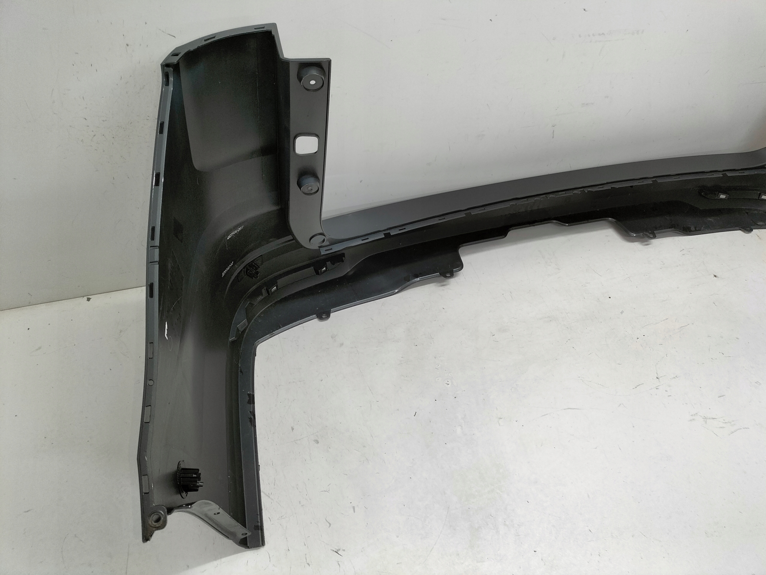 ZADNÝ NÁRAZNÍK VW T7 MULTIVAN 21-