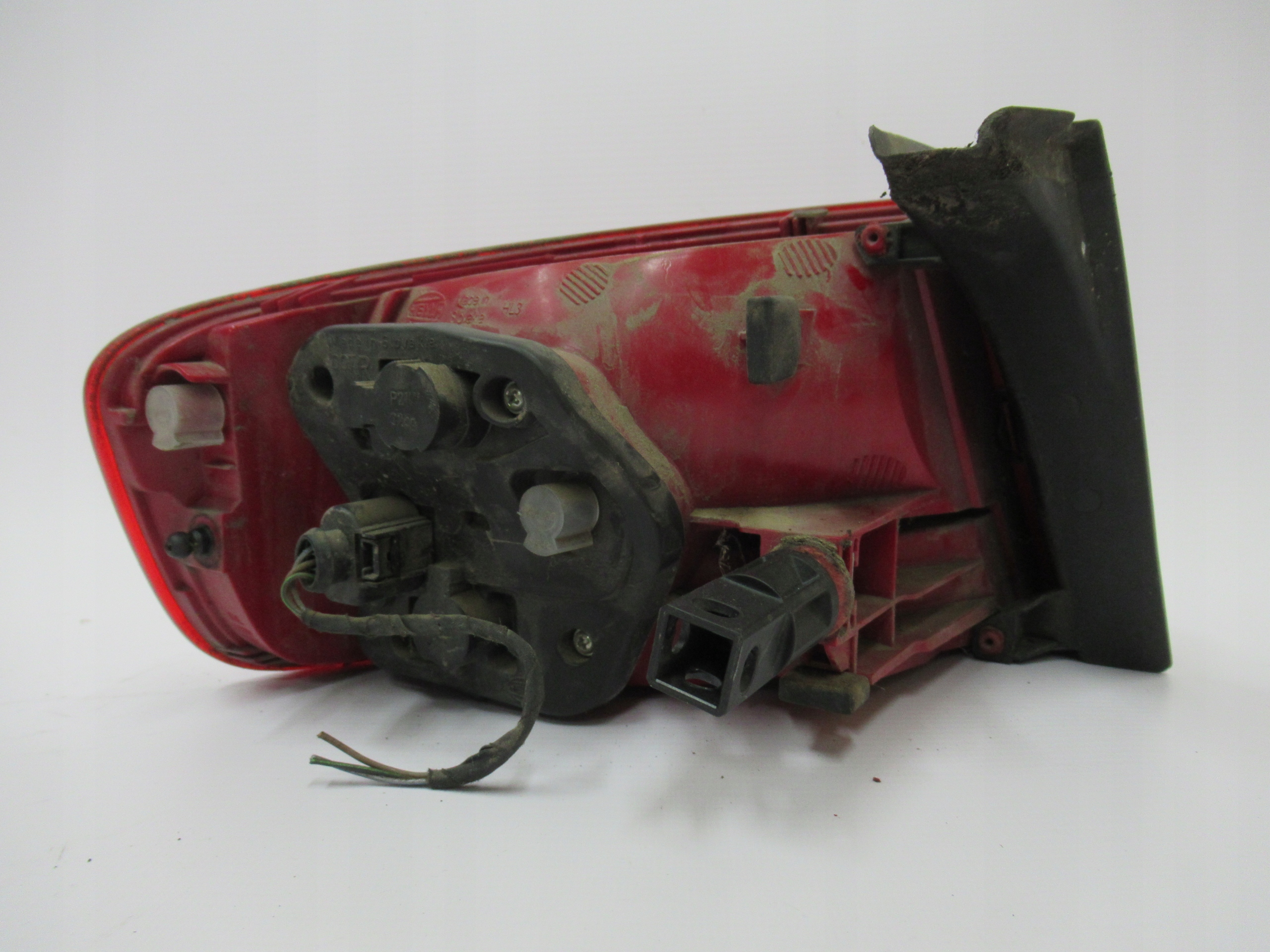 PRAVE ZADNE SVETLO AUDI A4 B8 SEDAN 08-