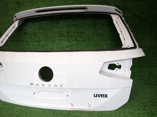 VW PASSAT B9 ZADNÁ KAPOTA