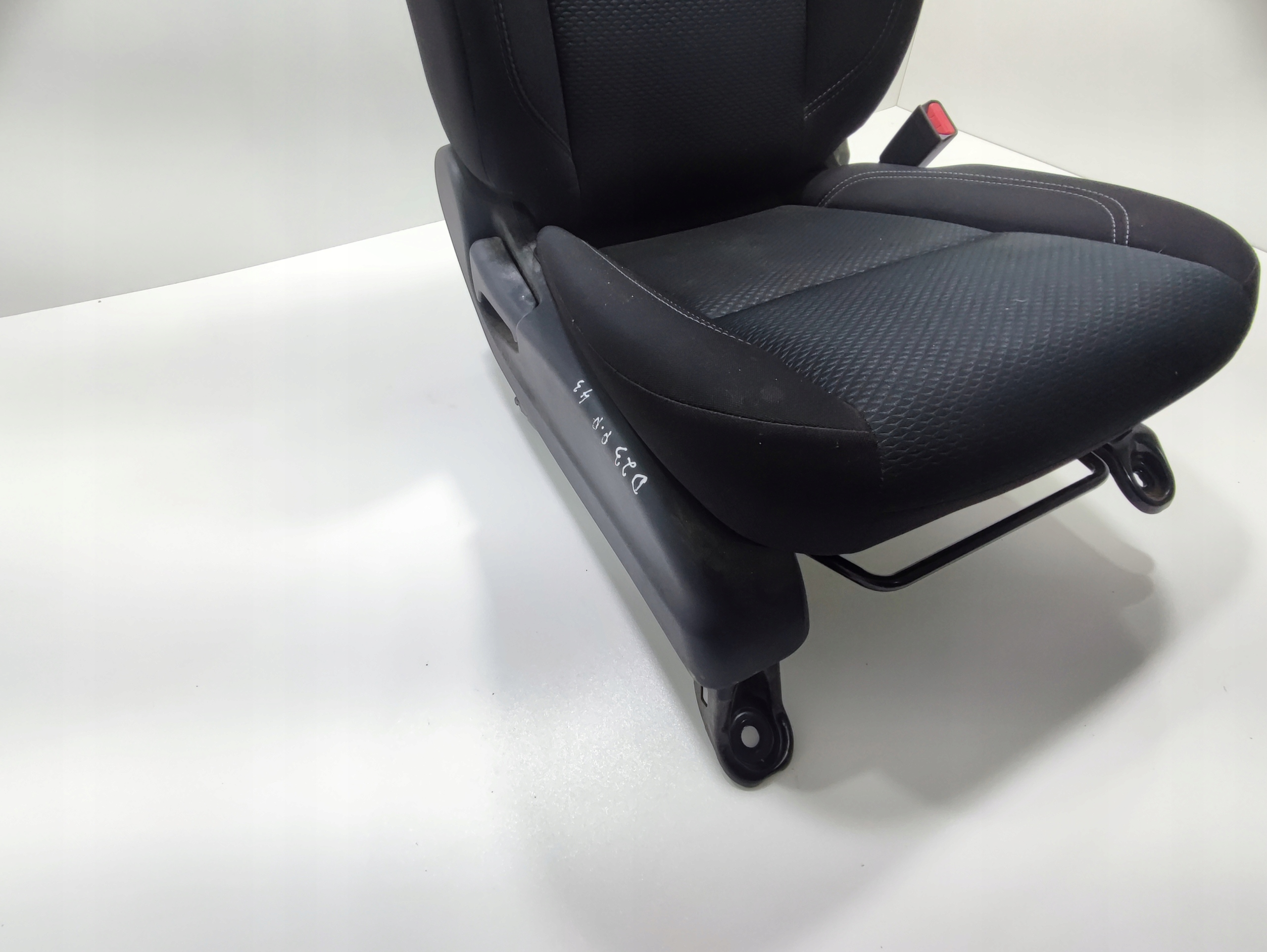 PRAVA PREDNA SEDACKA NISSAN NAVARA IV D23 NP300 2015-2022