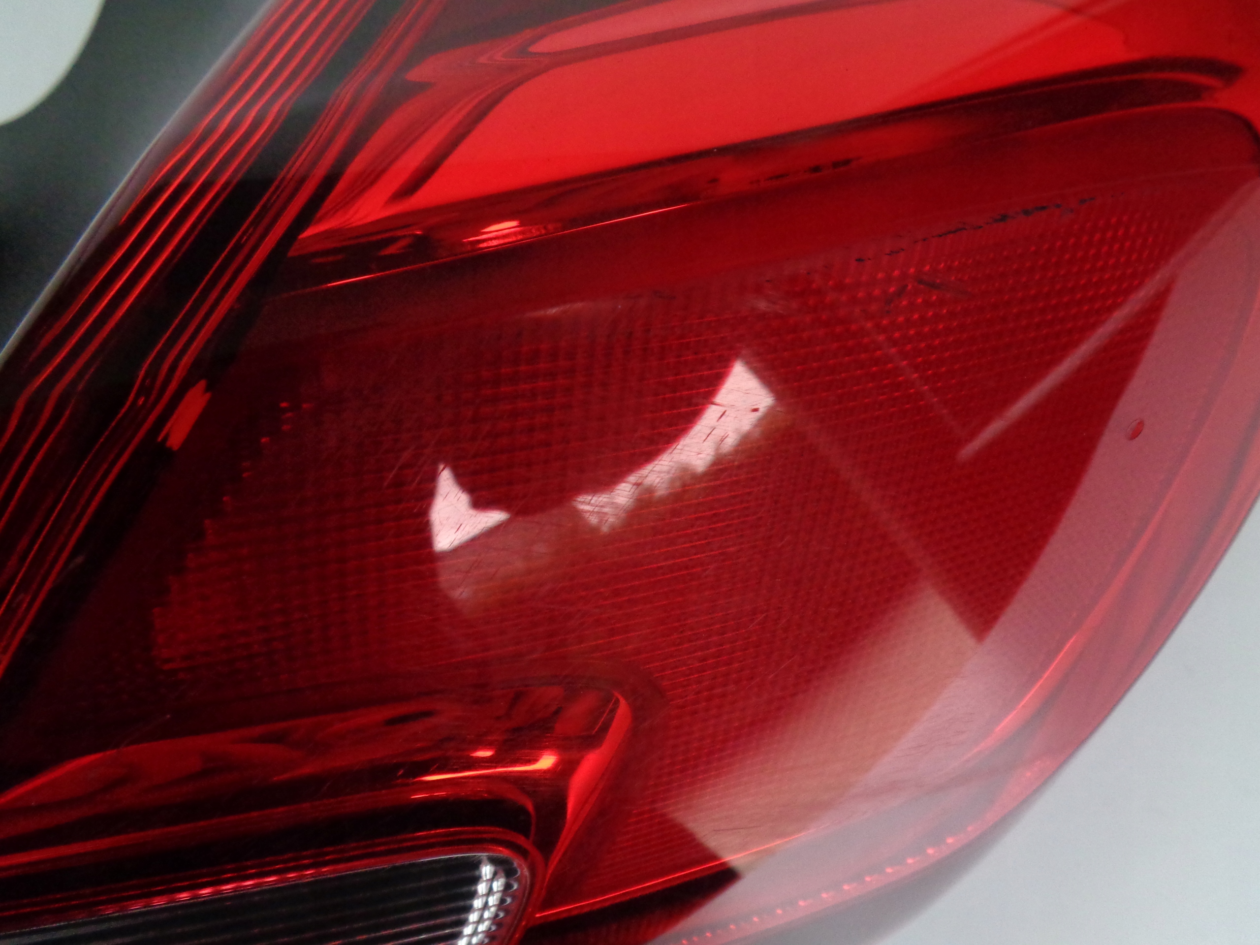 PRAVE ZADNE SVETLO OPEL CORSA E 14- 3D