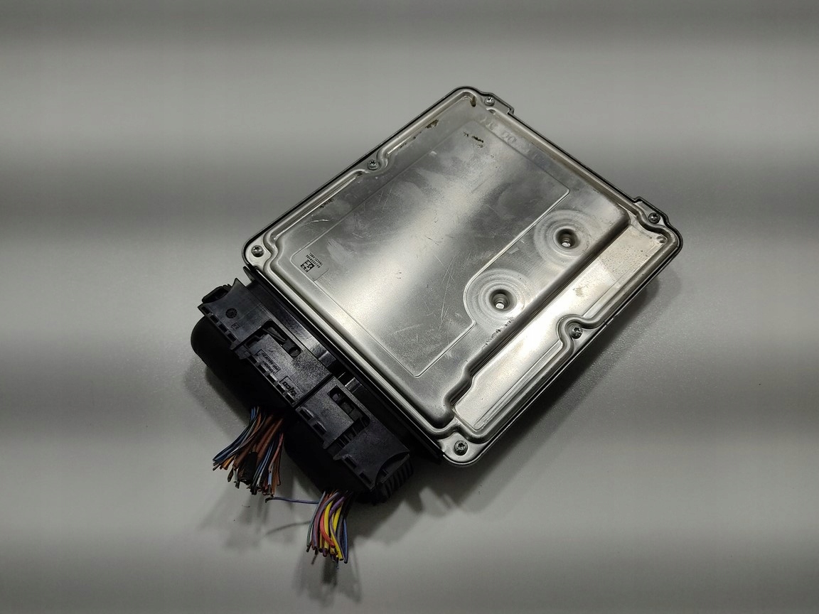 RIADIACA JEDNOTKA MOTORA AUDI A4 B8 2.7 TDI 8K1907401D 0281014881 2008-13