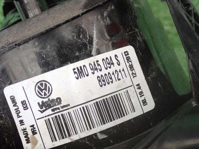 VW GOLF VI PLUS PRAVE ZADNE SVETLO V KAPOTE