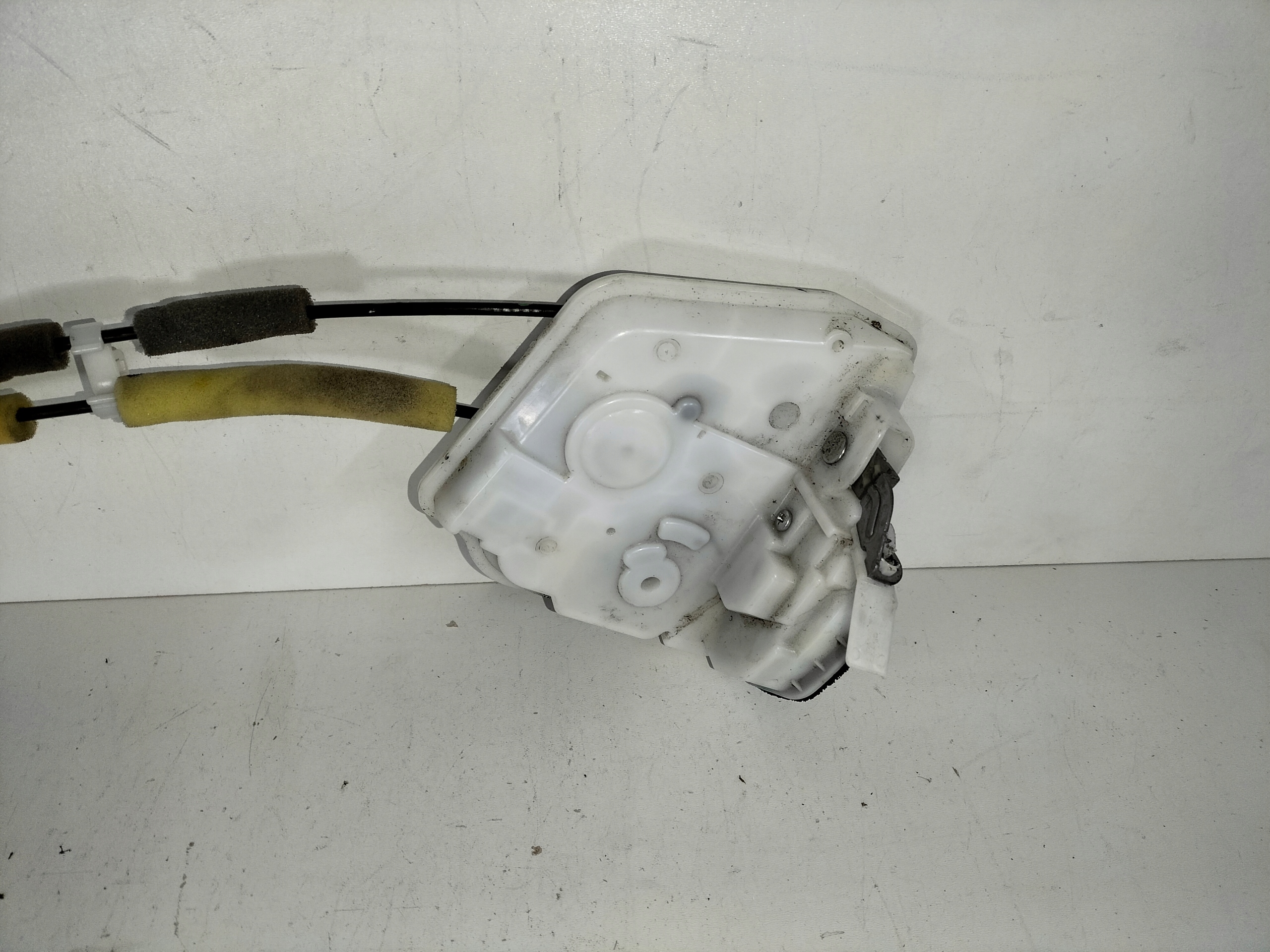 ZÁMOK PRAVÝCH PREDNÝCH DVERÍ MAZDA 3 BM 13-