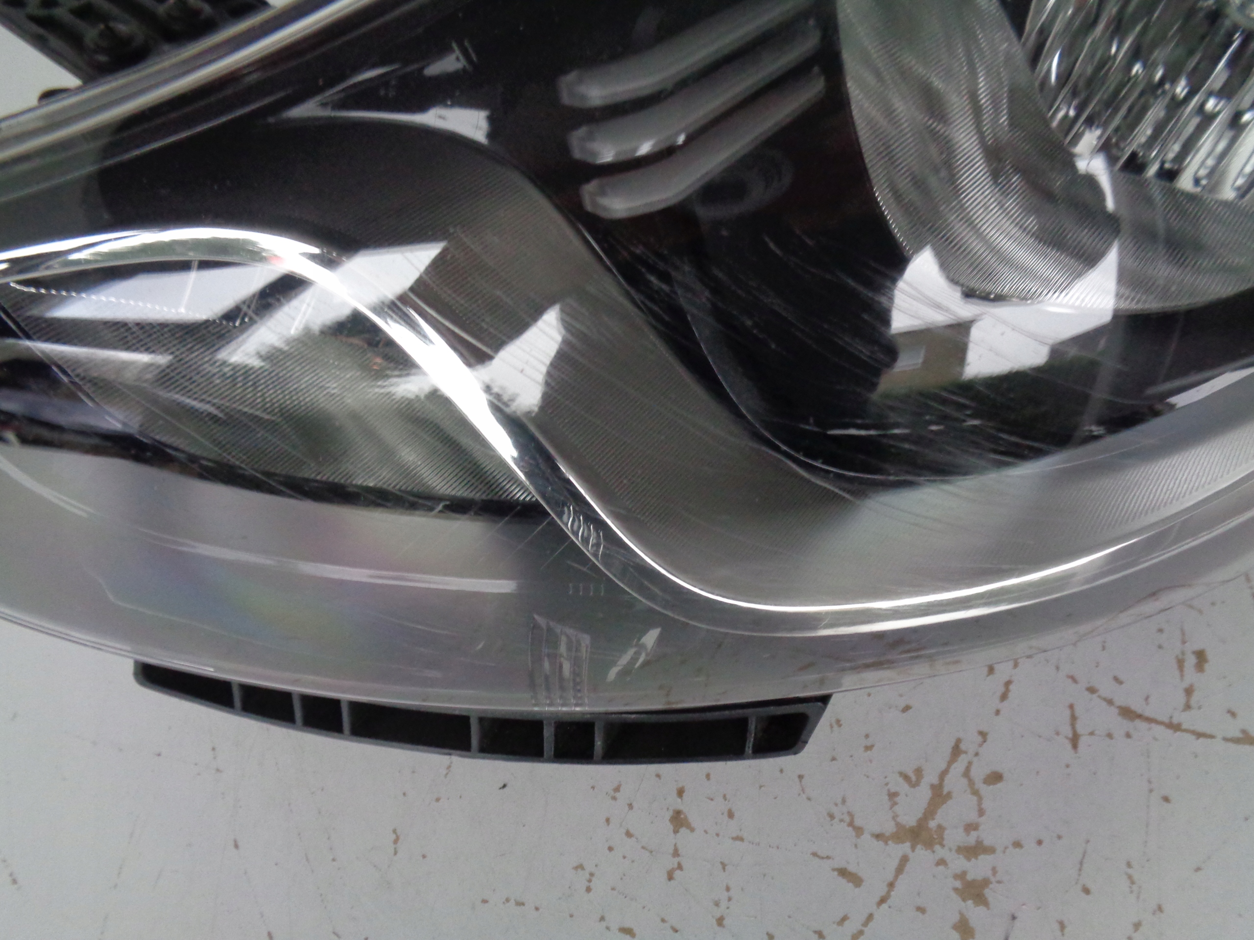 LAVE PREDNE SVETLO HYUNDAI IX20 10-