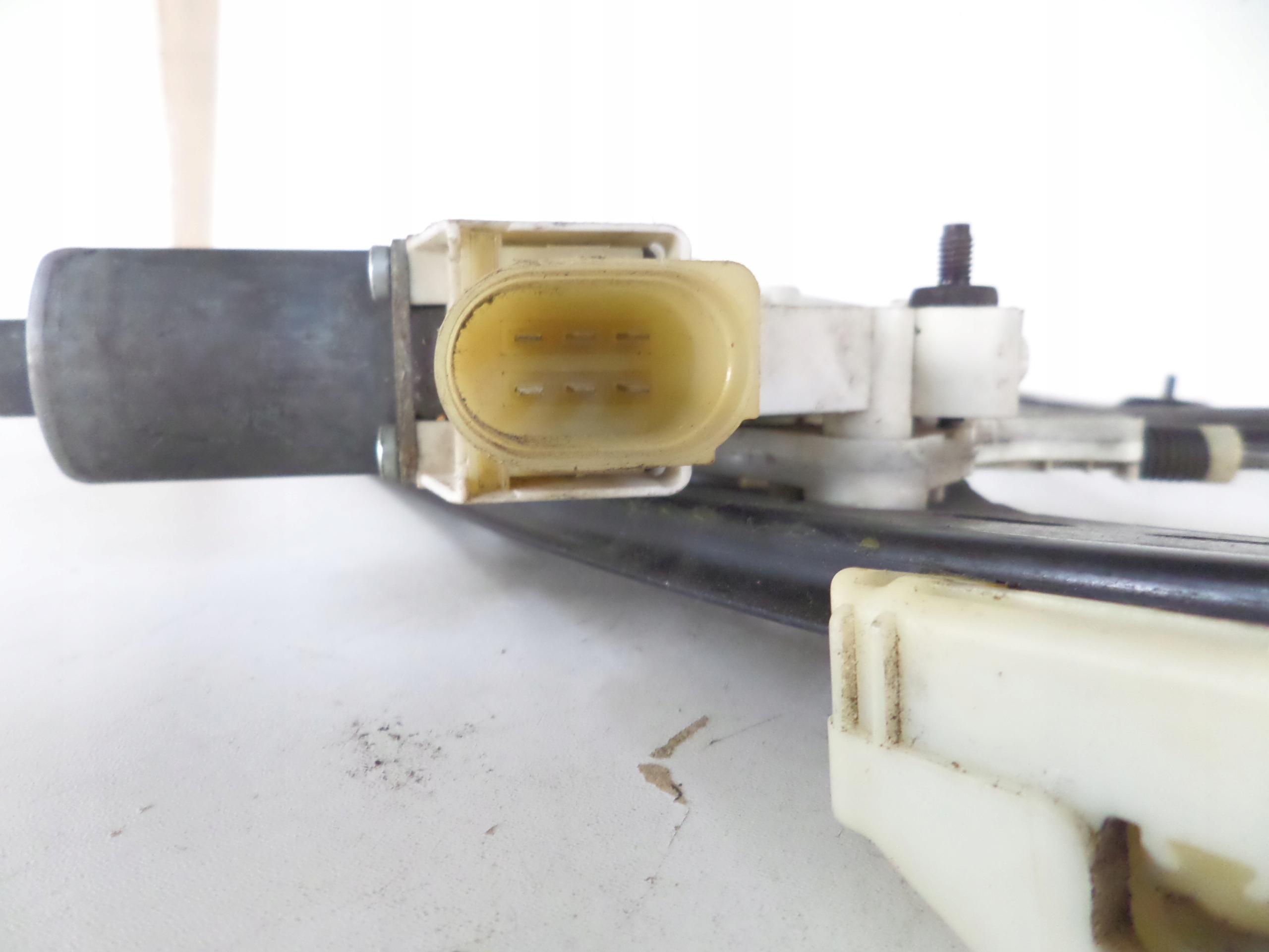 LAVE PREDNE STAHOVANIE OKNA BMW 3 E90 04-12