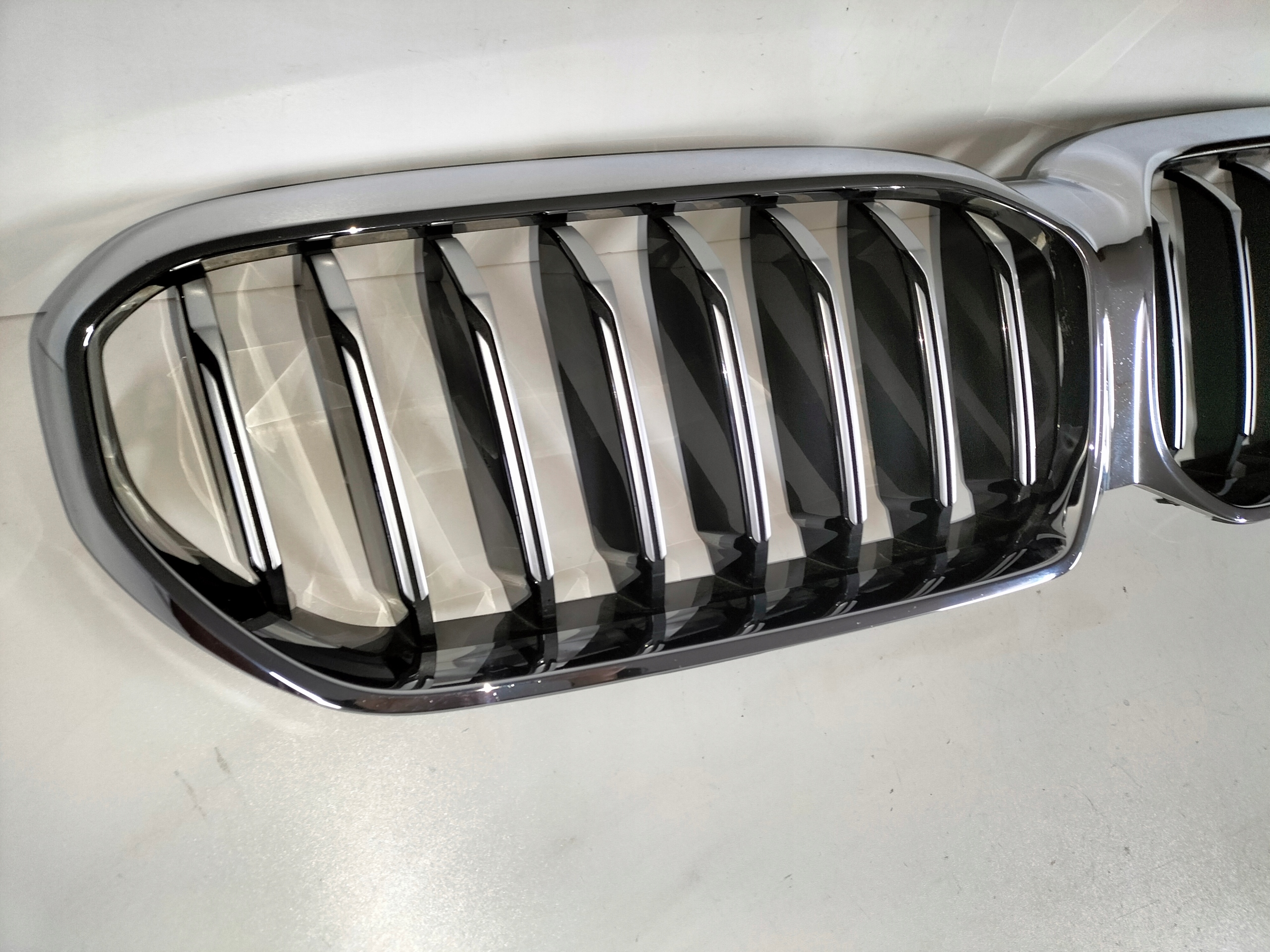 MRIEZKA LISTA ĽADVINKY BMW 5 G30 G31 LCI LIFT 20- CHROM