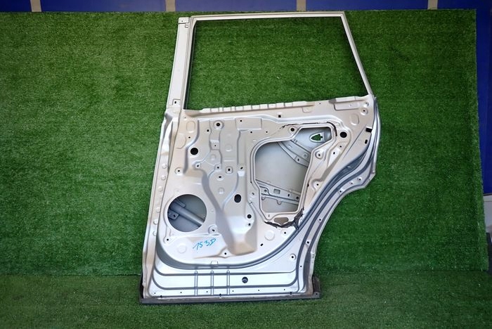 TOYOTA RAV4 19- PRAVE ZADNE DVERE