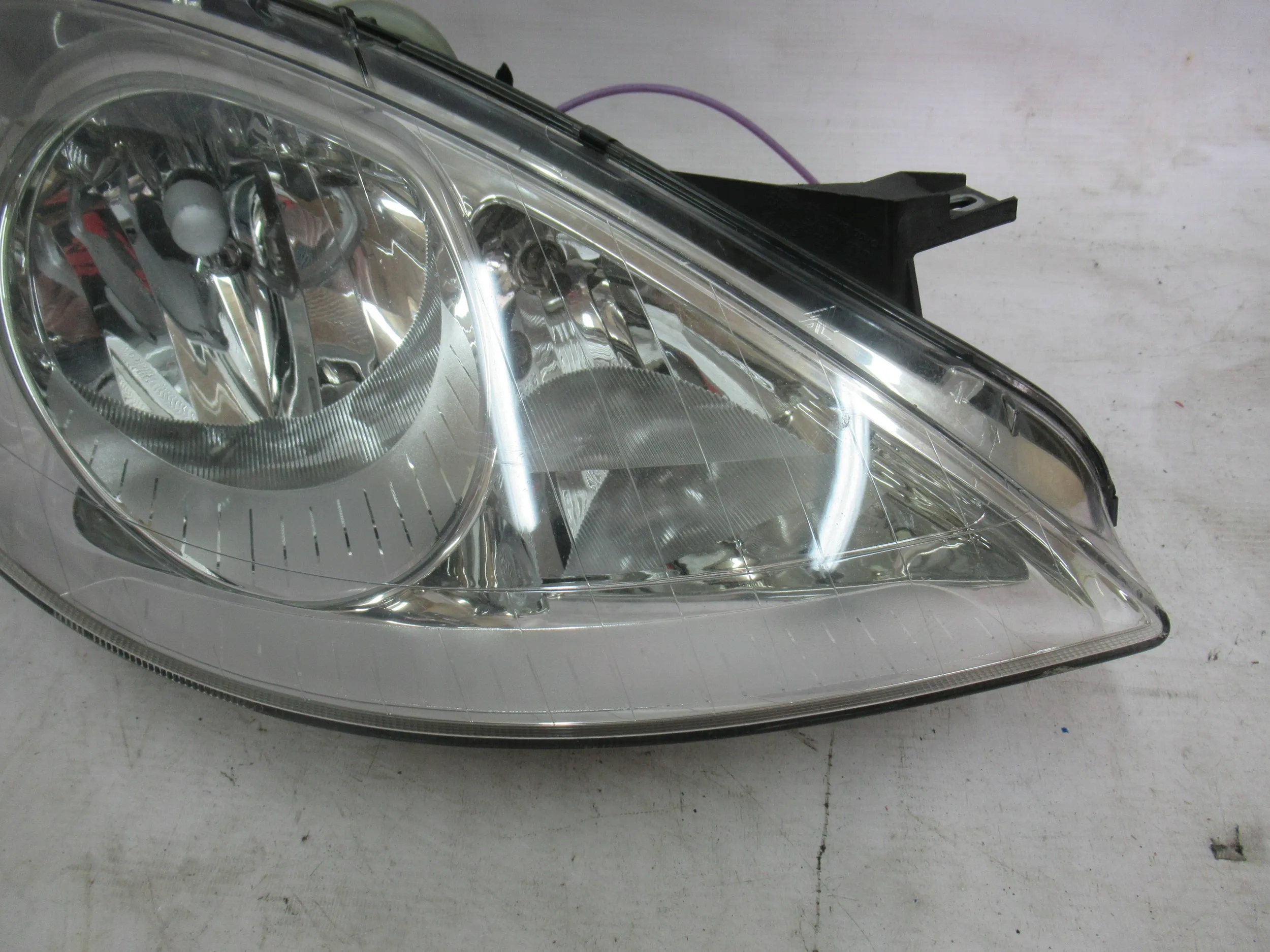 PRAVE PREDNE SVETLO MERCEDES A KLASA W169