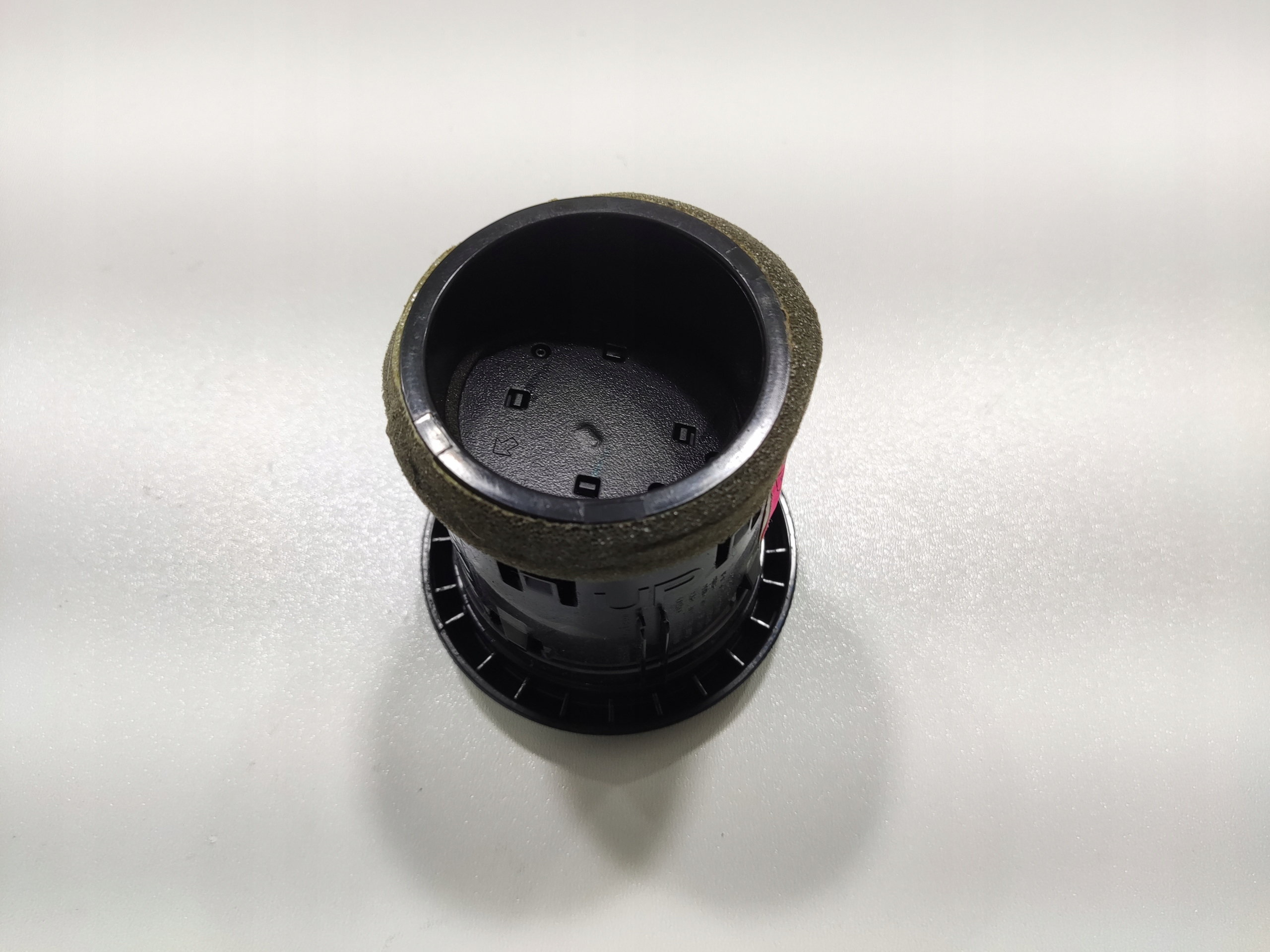 VYDUCH FUKAR KURENIA NISSAN NV200 2014-2021 68760-BJ04D